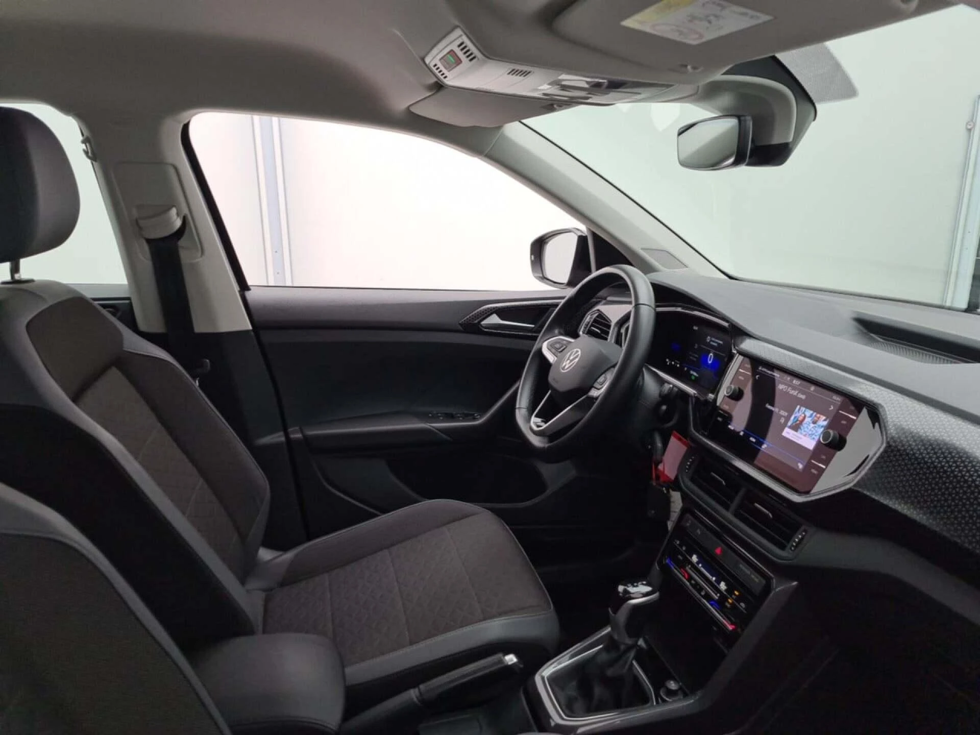 Volkswagen-T-Cross-image-2