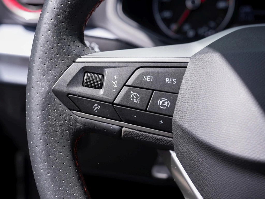 SEAT Arona 1,0 TSI FR,LED,ALU 18",Kamera,Navi Sitzheizung,ACC