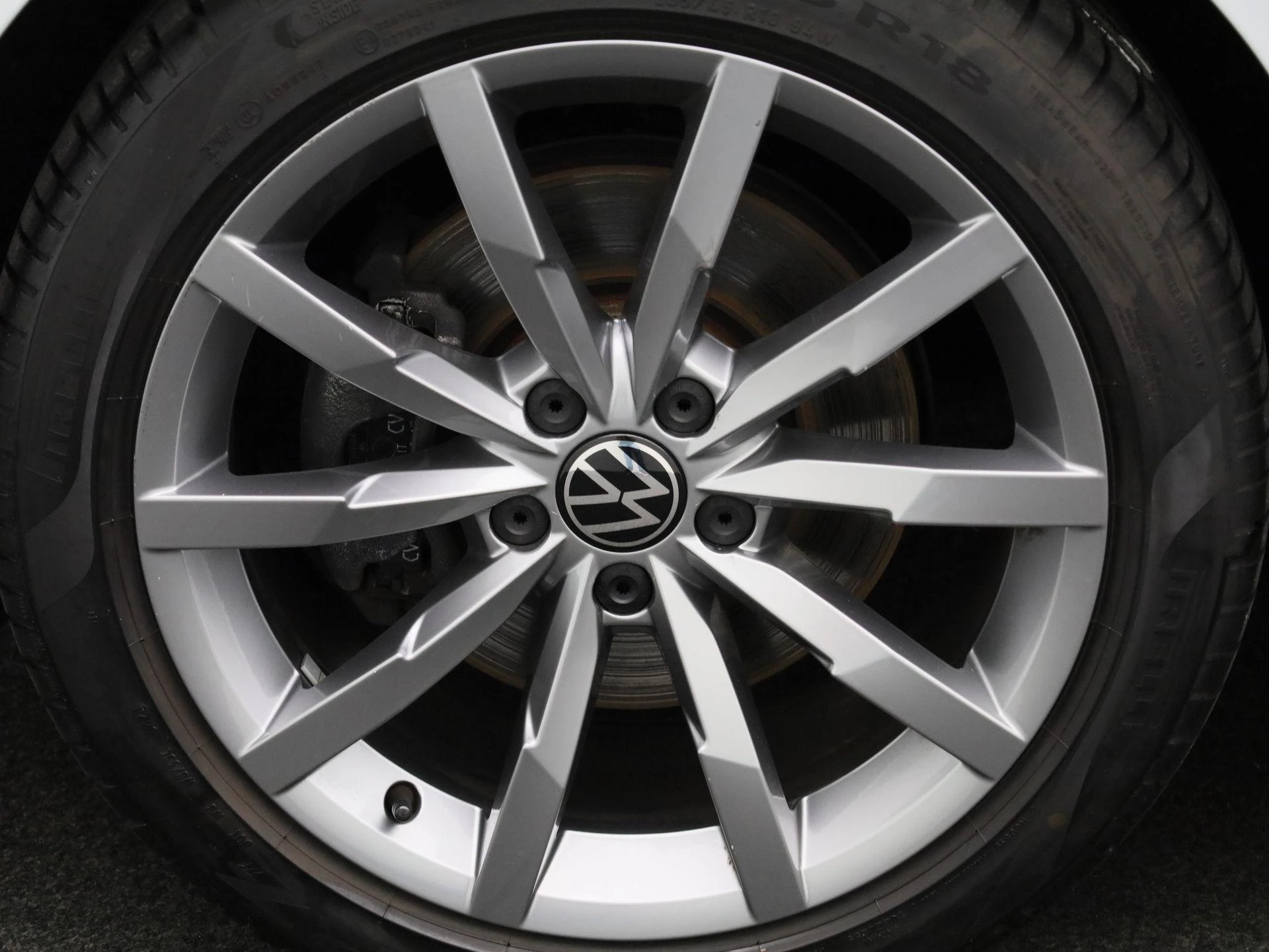 Volkswagen-Passat-image-13