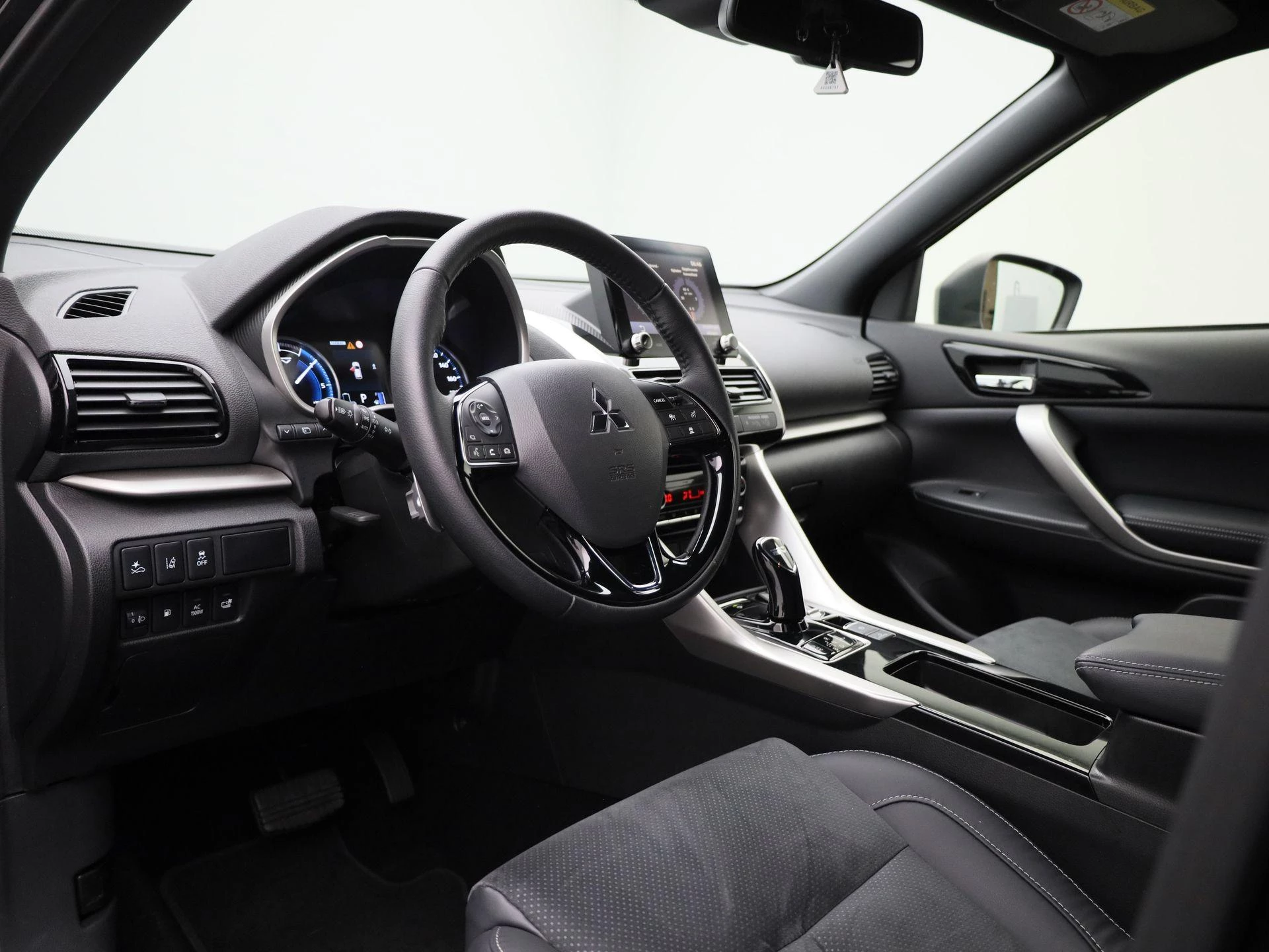Mitsubishi-Eclipse Cross-image-36