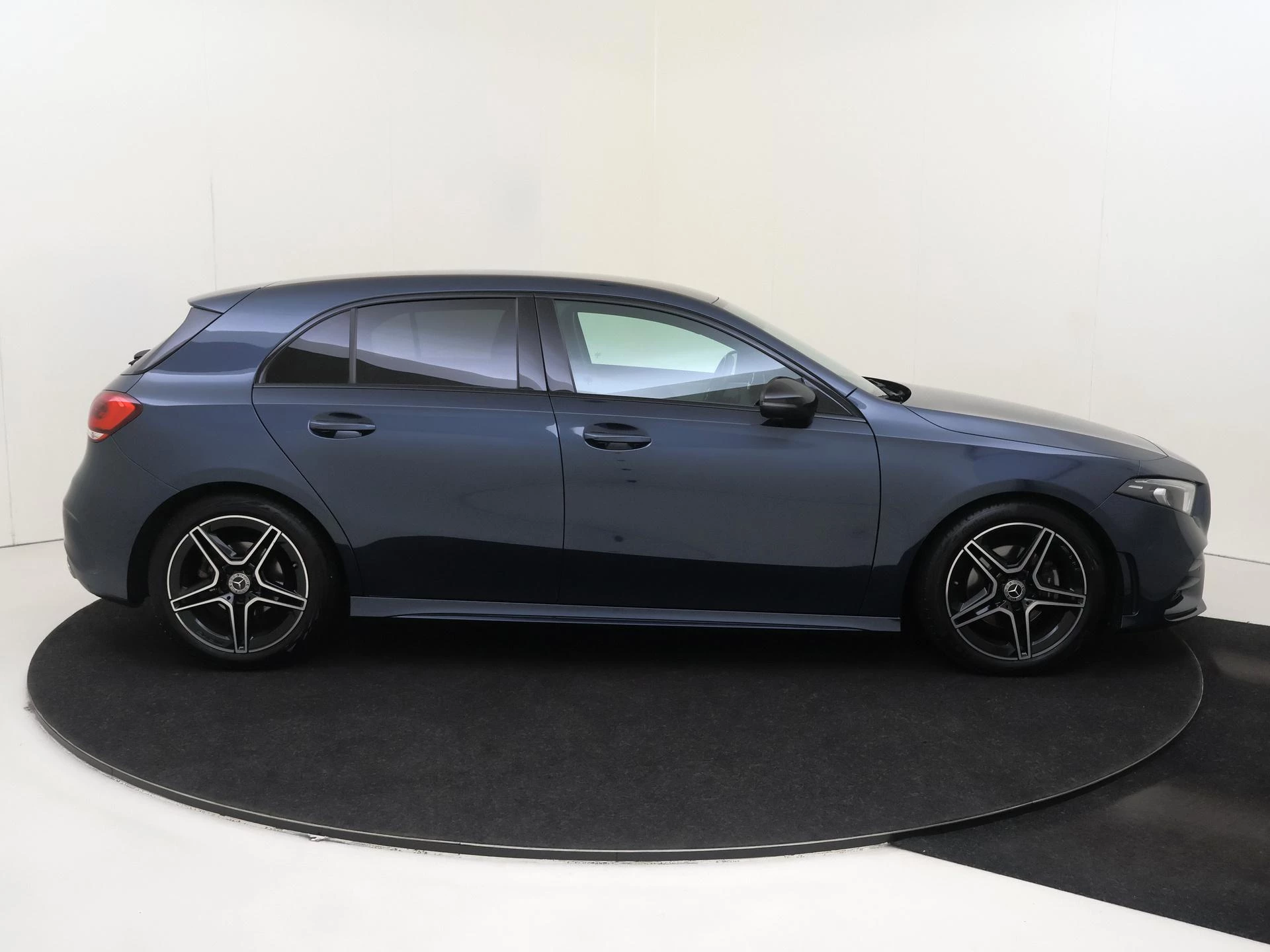 Mercedes-Benz-A-Klasse-image-8