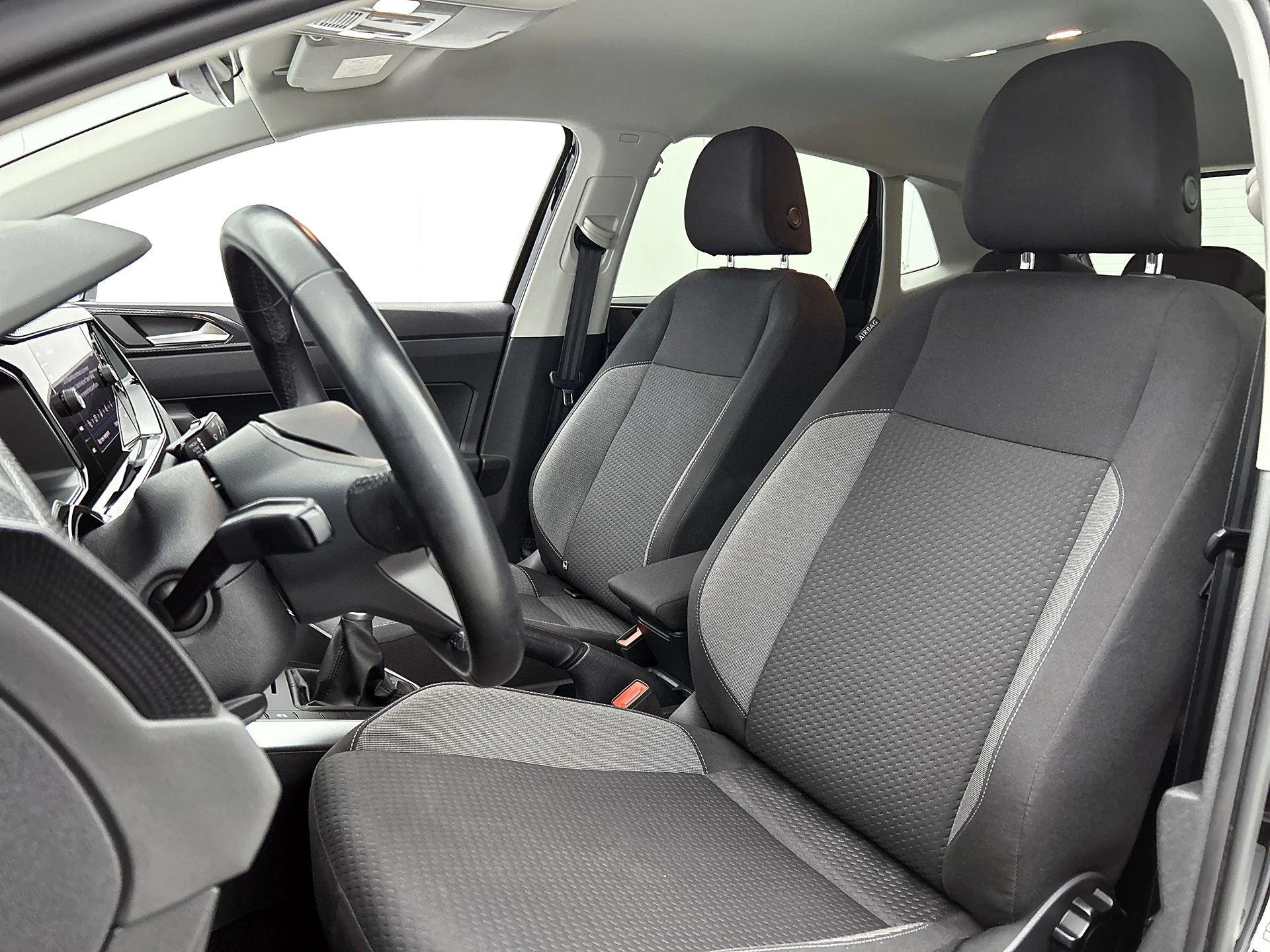 Volkswagen-Polo-image-36