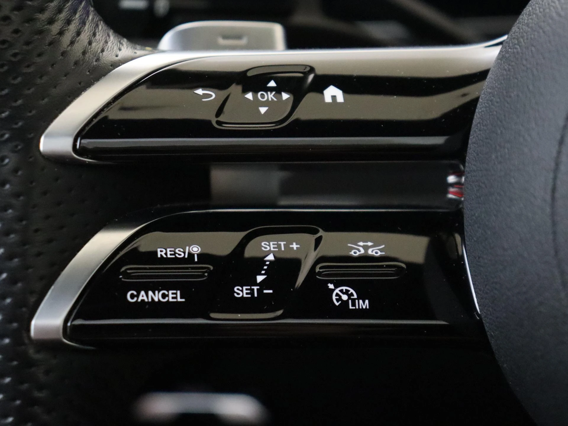 Mercedes-Benz-C-Klasse-image-11