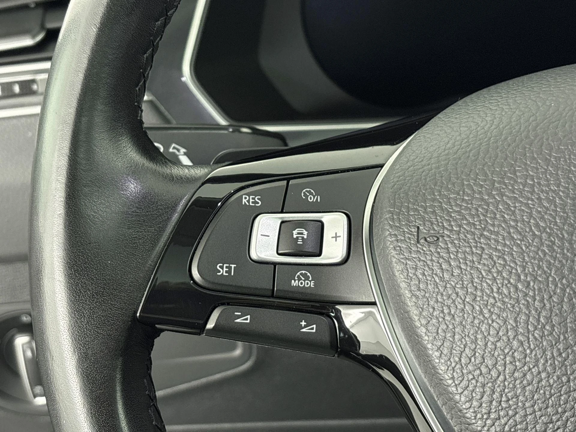 Volkswagen-Tiguan-image-5