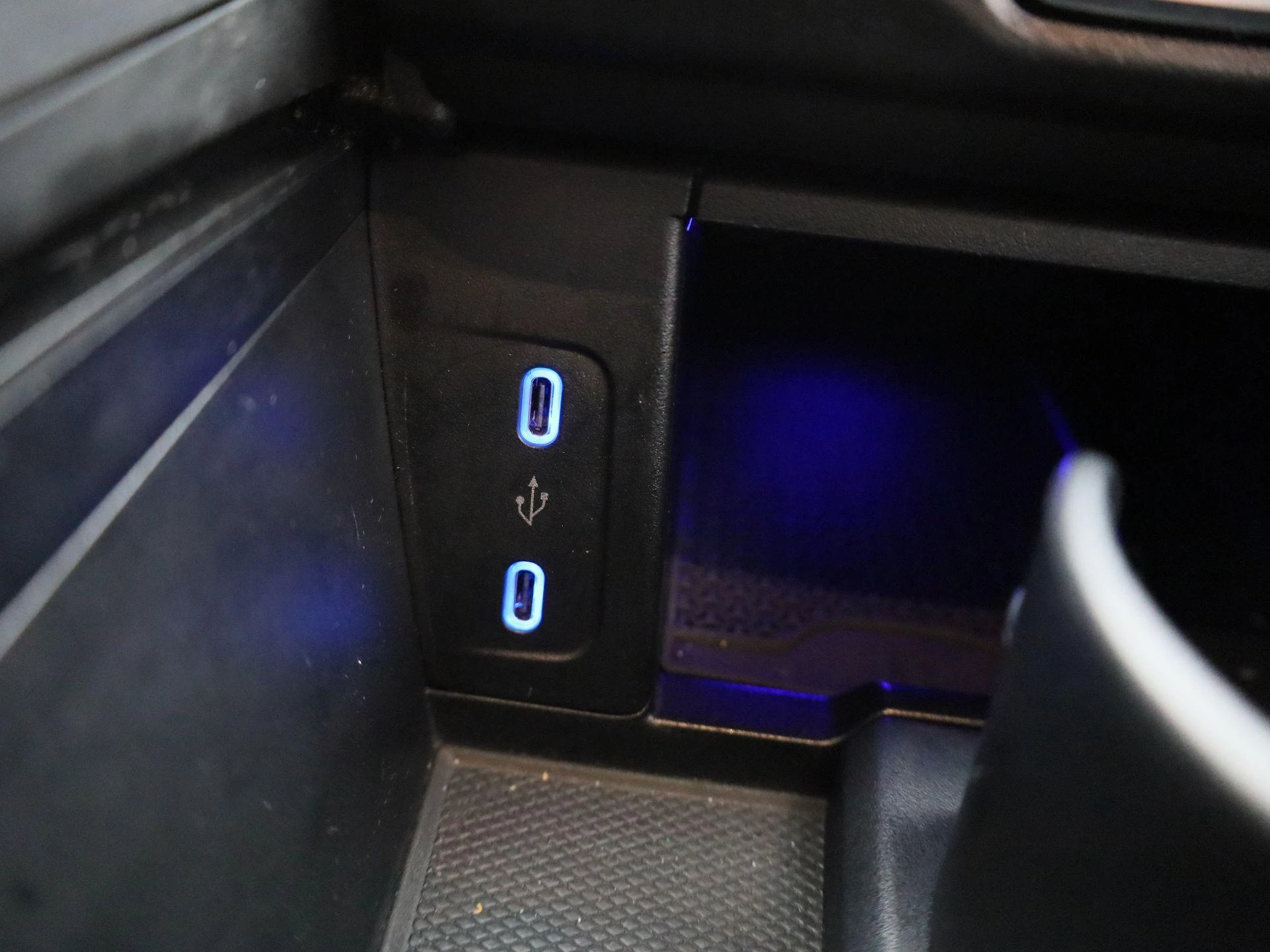 Mercedes-Benz-EQE-image-44