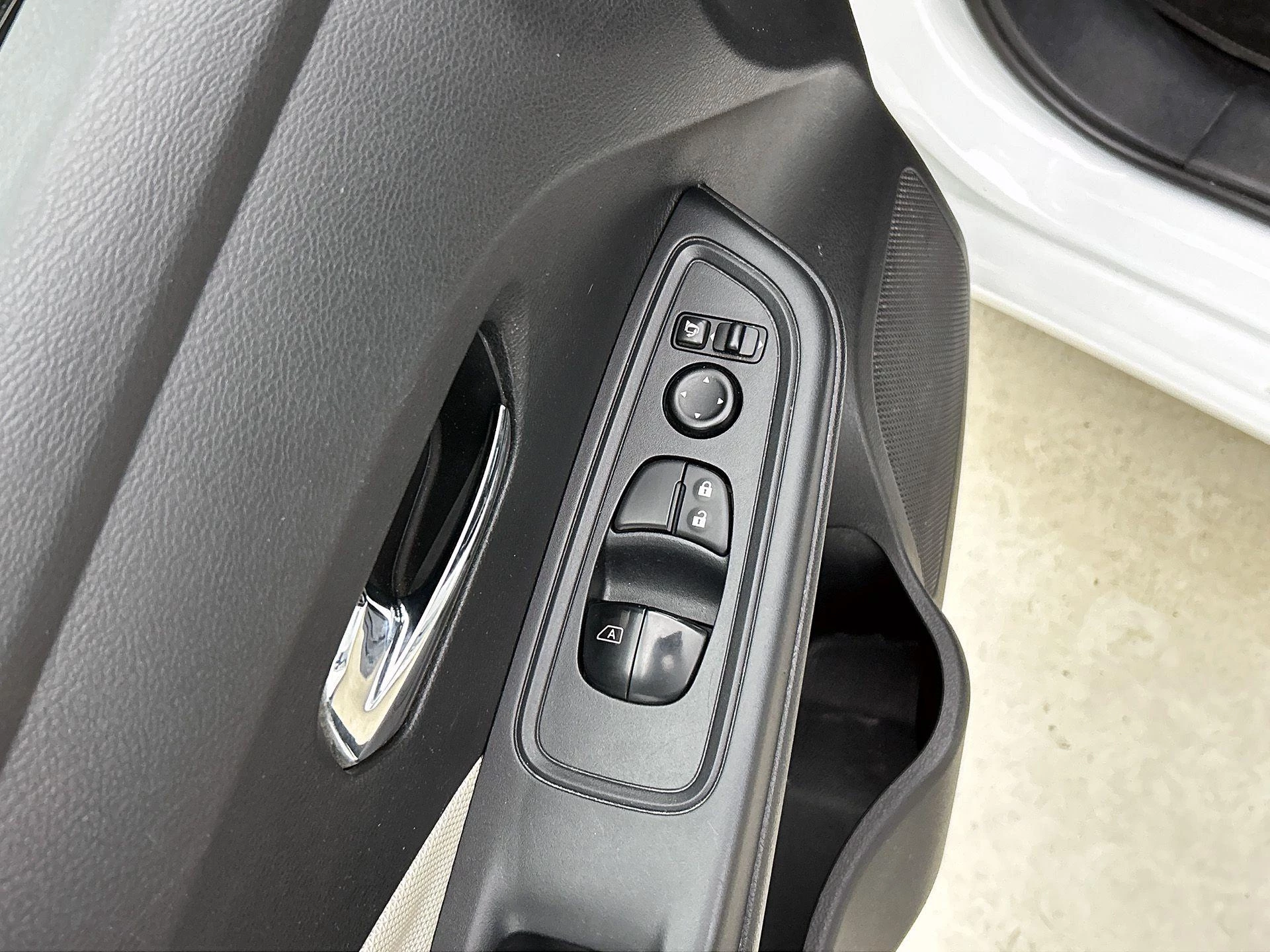 Nissan-Micra-image-27
