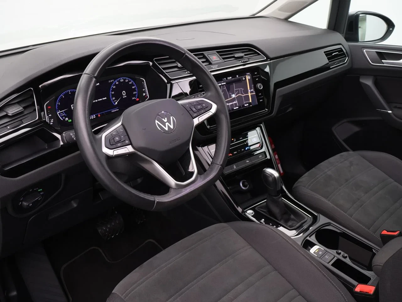 Volkswagen Touran 1.5 TSI Highline Business *AUTOMAAT*PANO DAK*TREKHAAK*7ZITPL*NAVI*BLTH*CRUISE*PDC*...