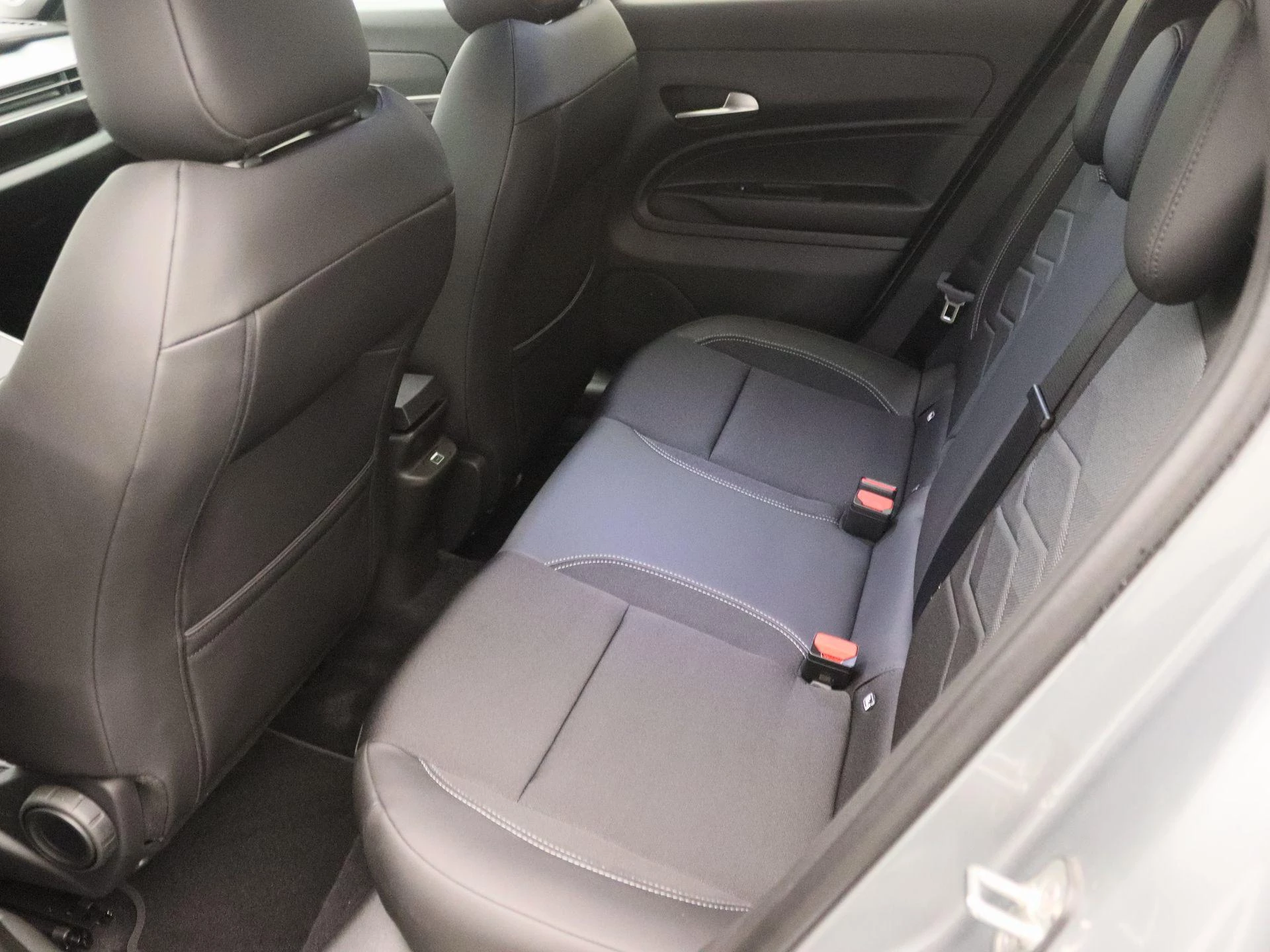 Jeep Avenger 1.2 e-Hybrid Summit