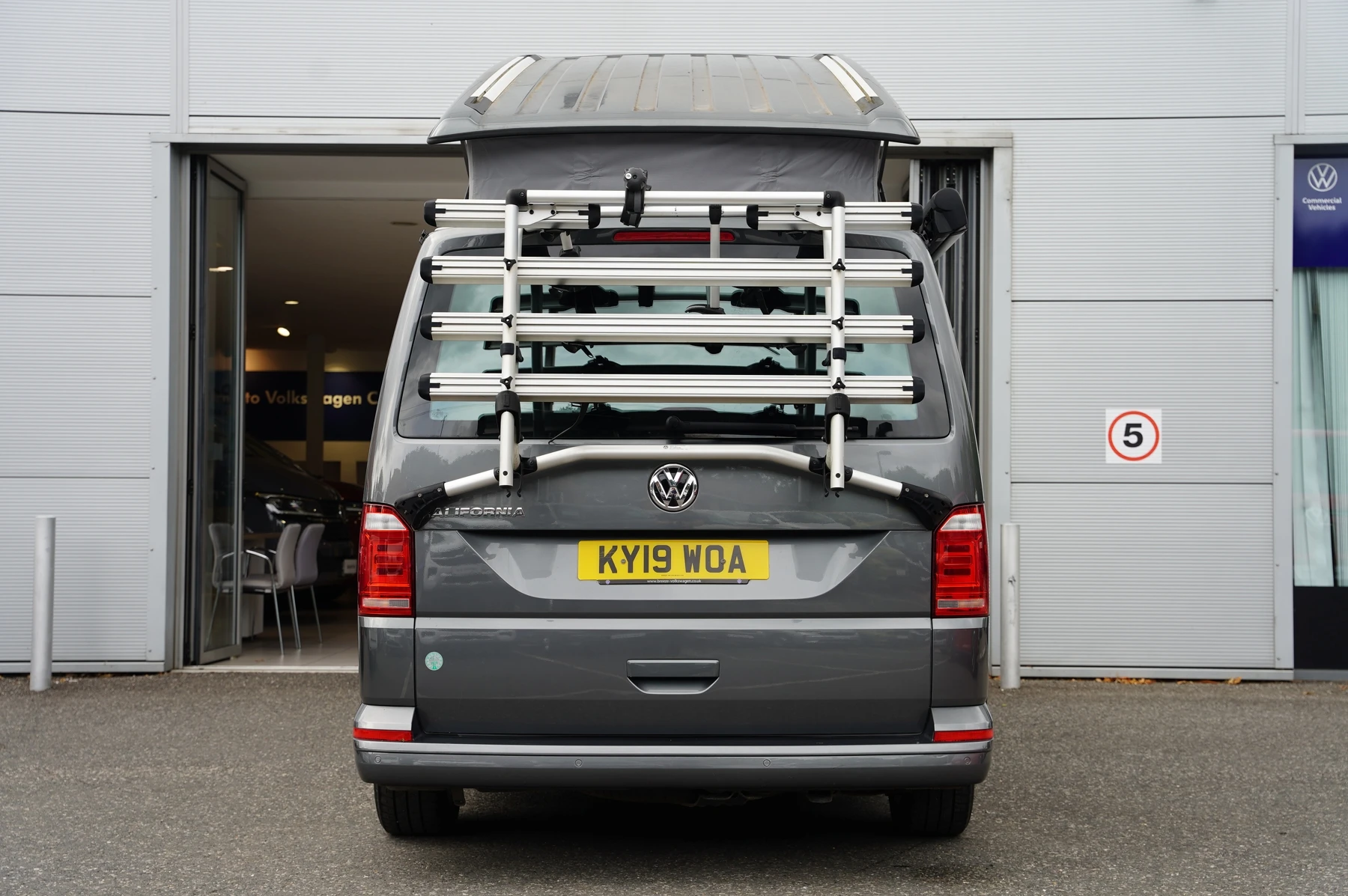 Volkswagen-California-image-12