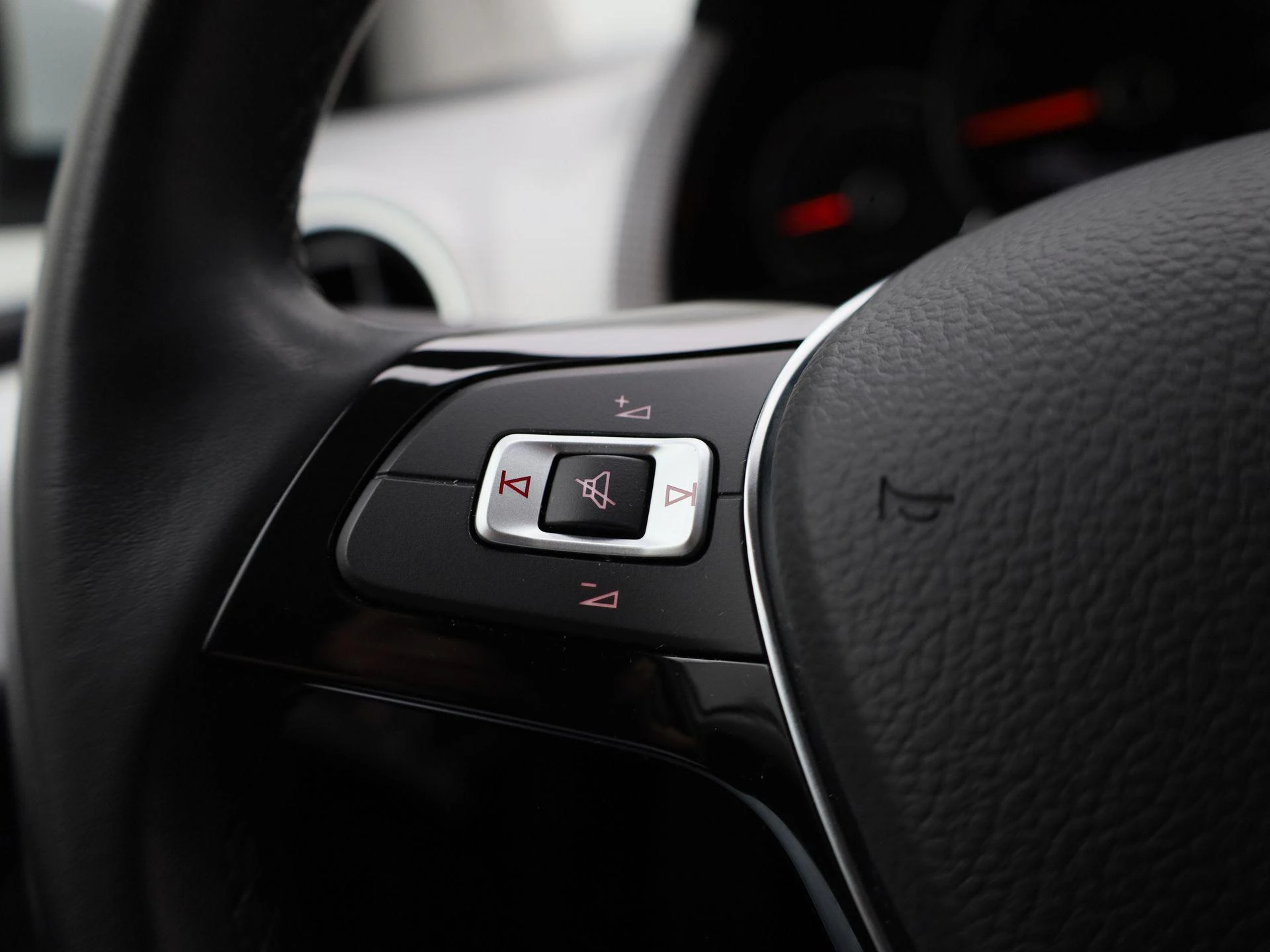 Volkswagen-e-up!-image-17