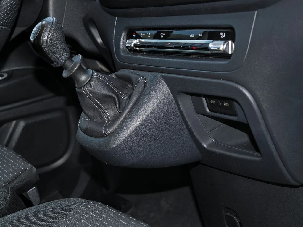 Mercedes-Benz-Vito 116-image-11