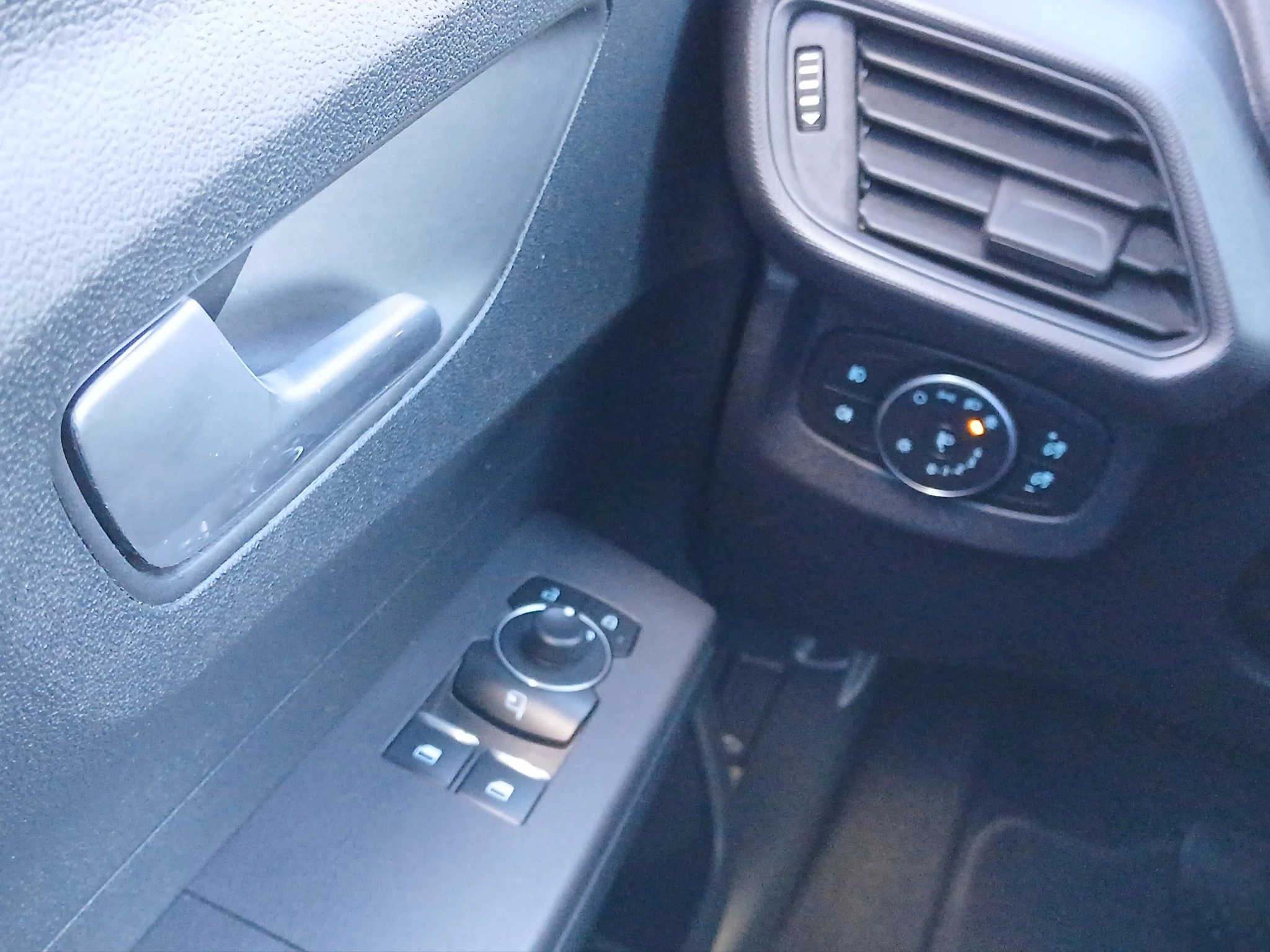 Ford-Tourneo Courier-image-16