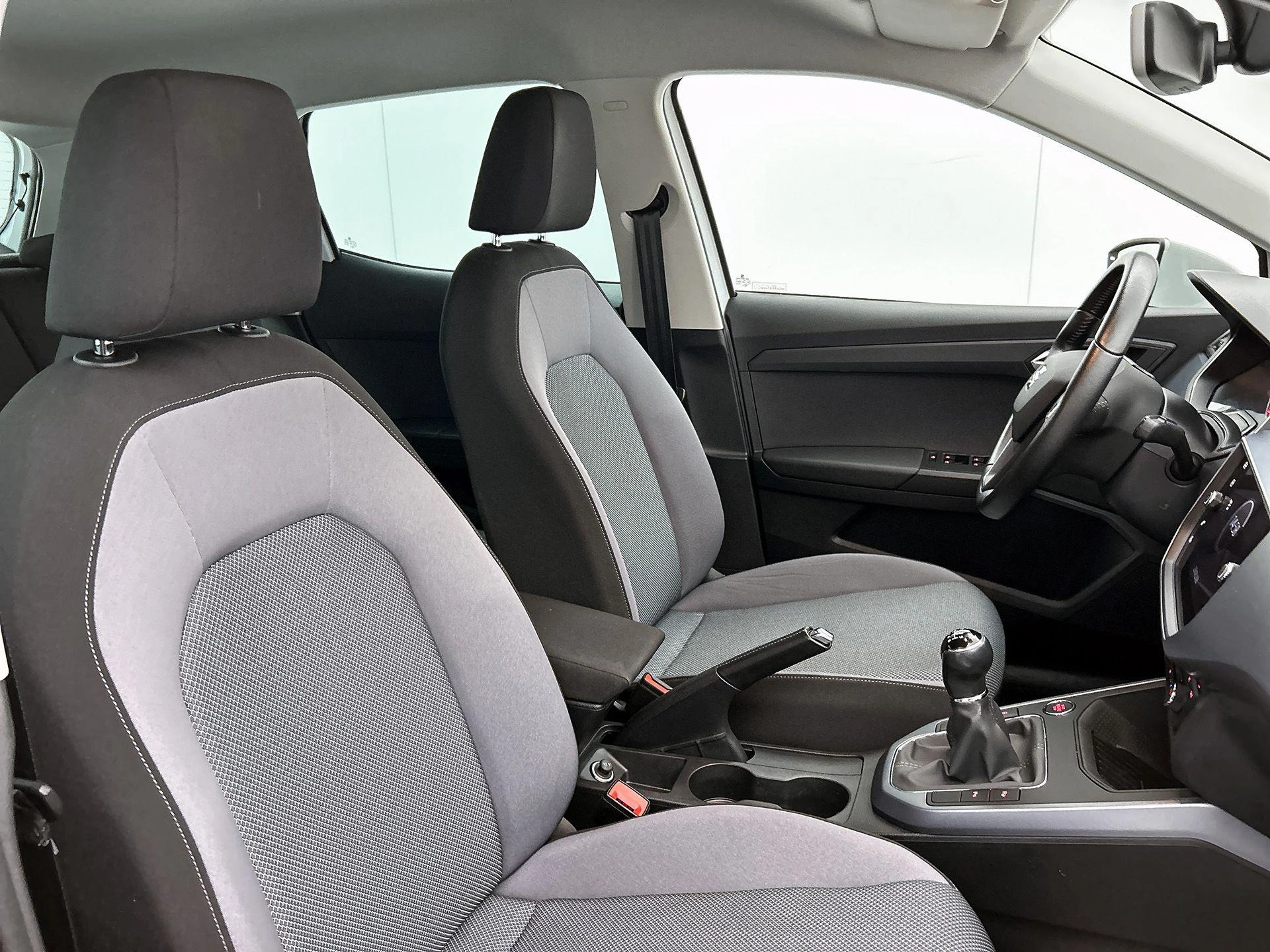 SEAT-Arona-image-33