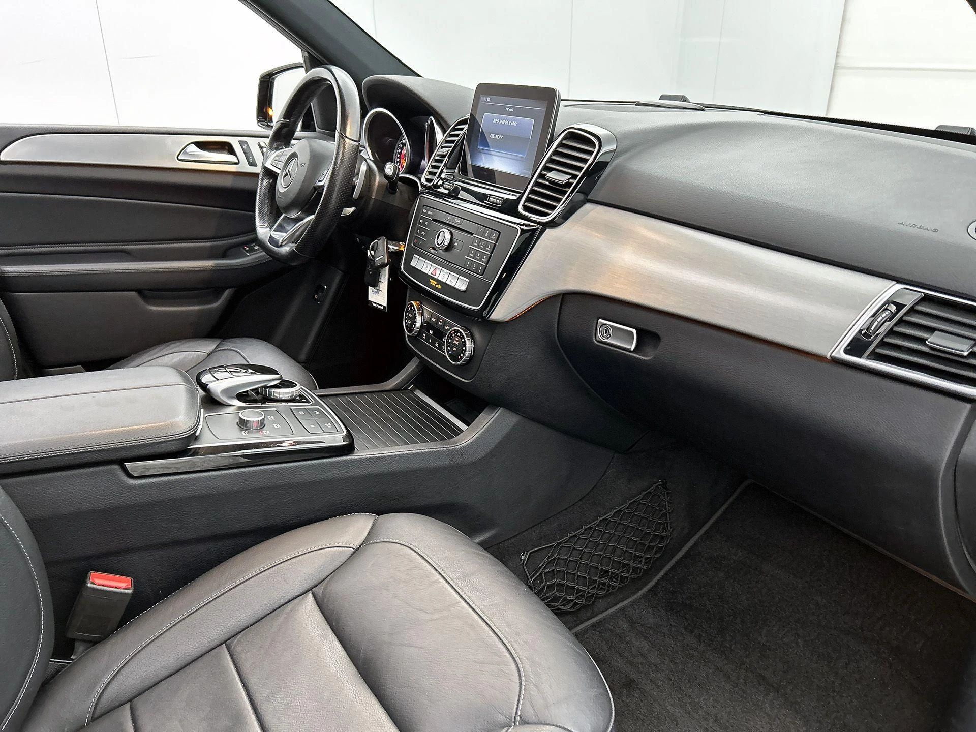 Mercedes-Benz-GLE-image-22