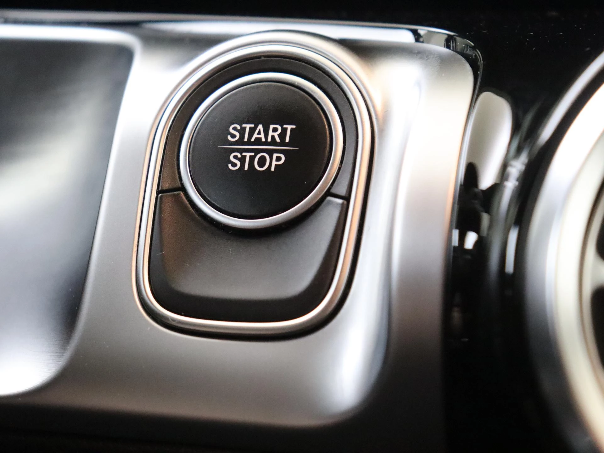 Mercedes-Benz-EQB-image-22