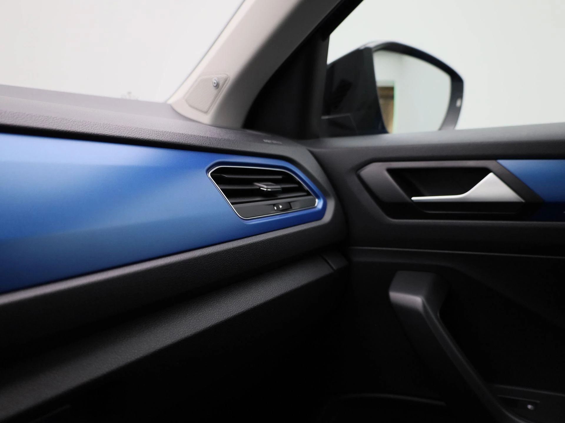 Volkswagen-T-Roc-image-26