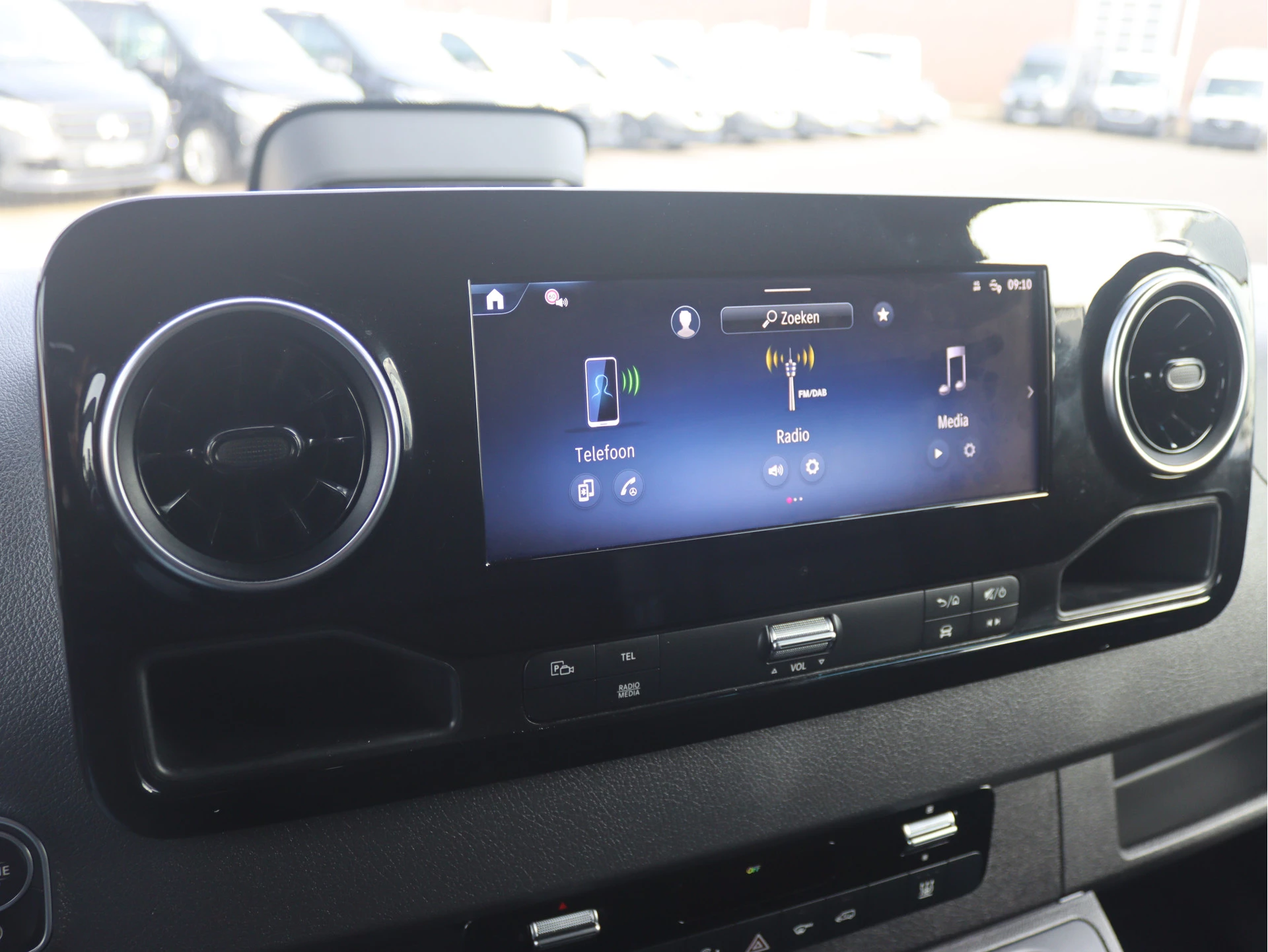 Mercedes-Benz-Sprinter-image-9