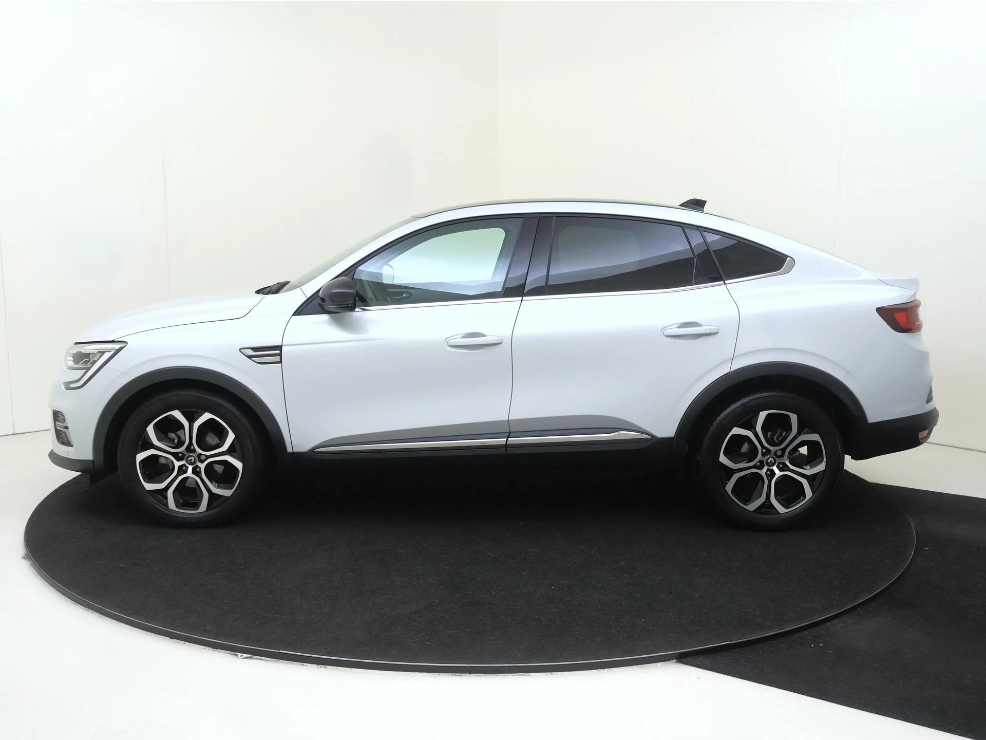 Renault-Arkana-image-7