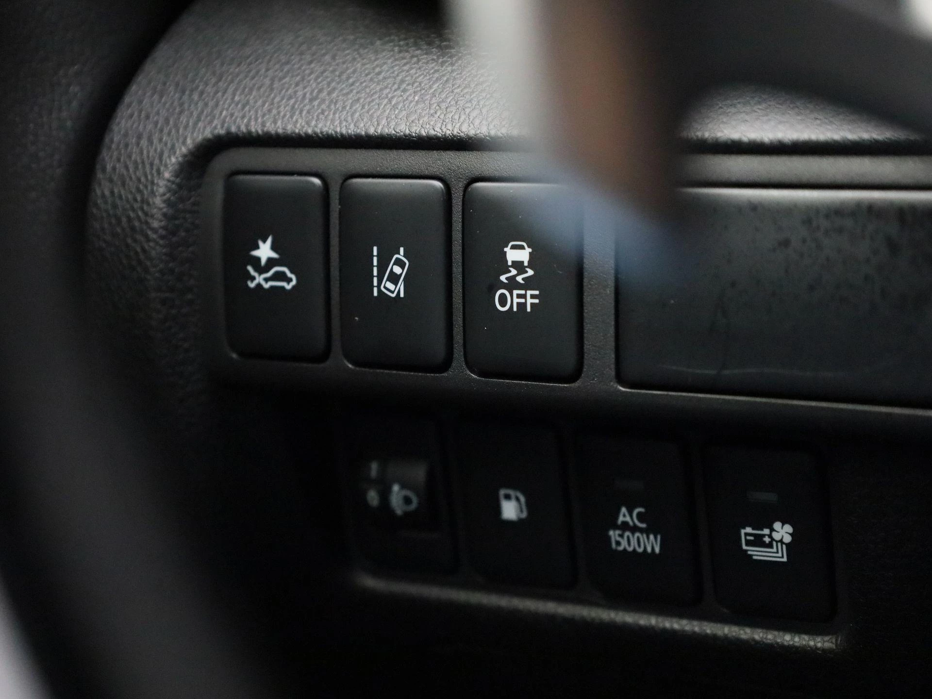 Mitsubishi-Eclipse Cross-image-31