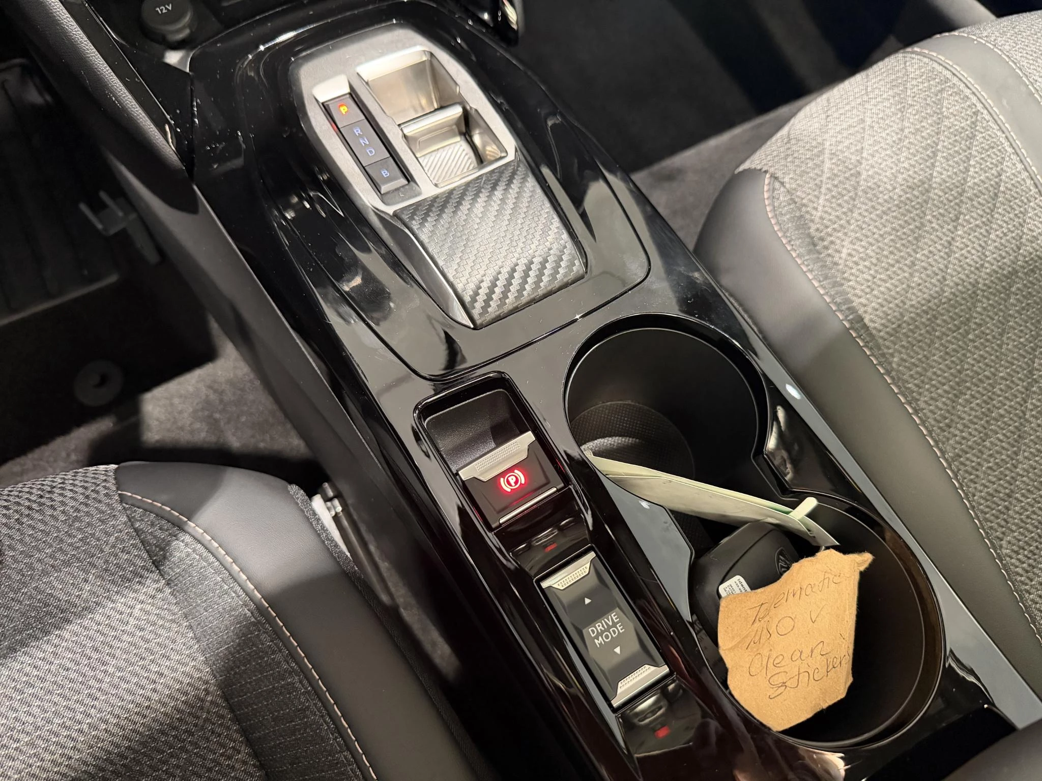 Peugeot-e-2008-image-24