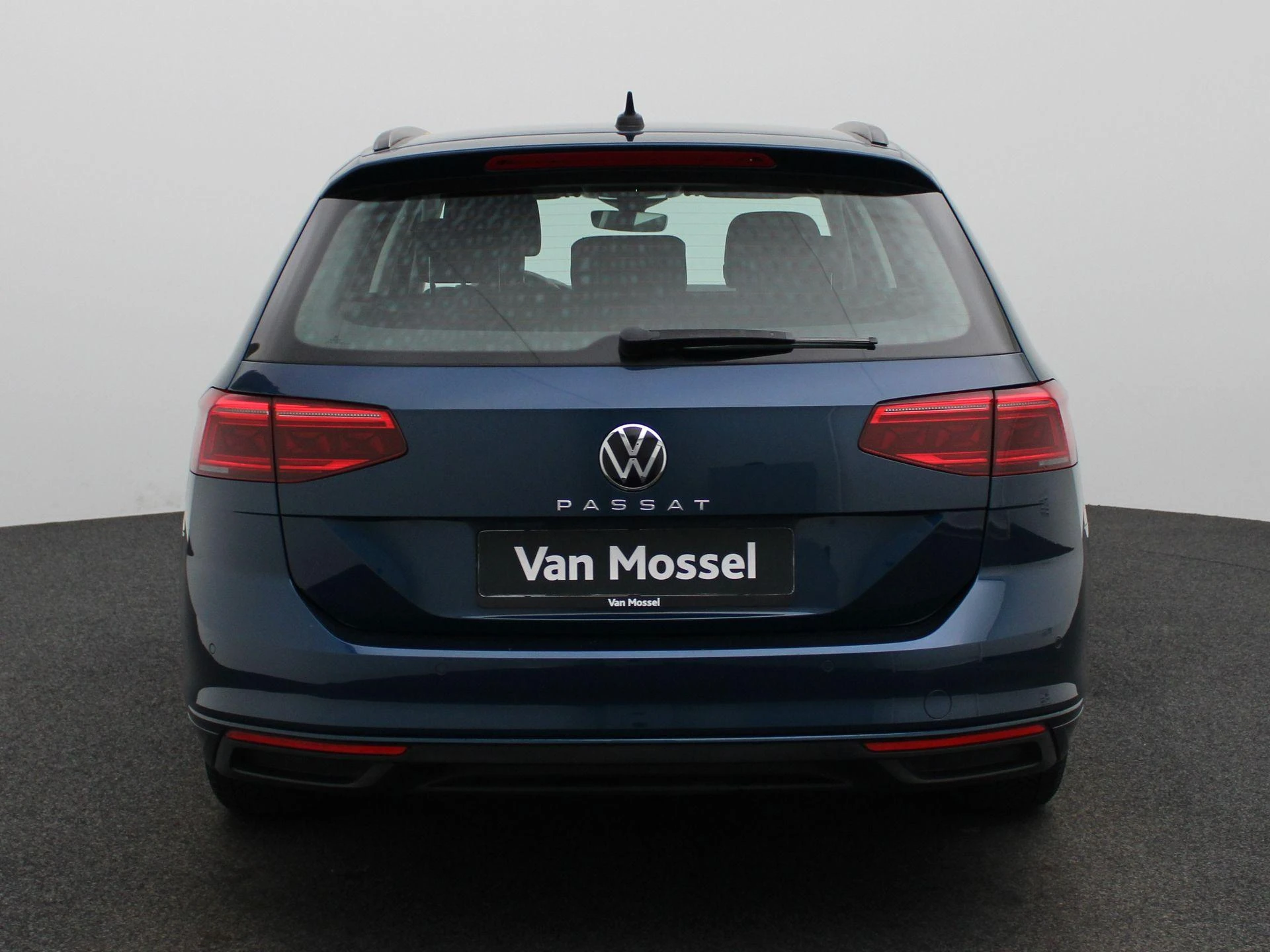 Volkswagen-Passat-image-4