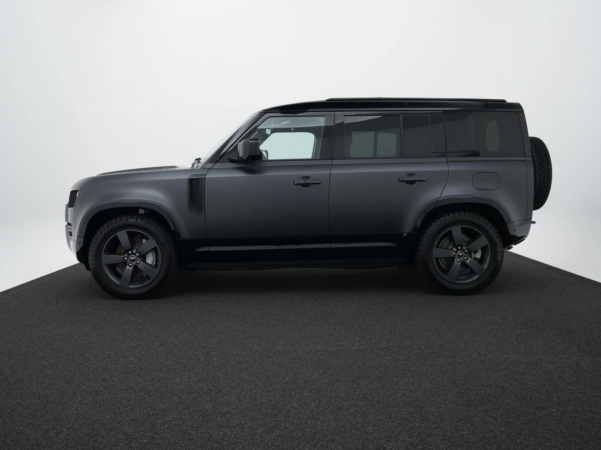 Land Rover-Defender-image-3