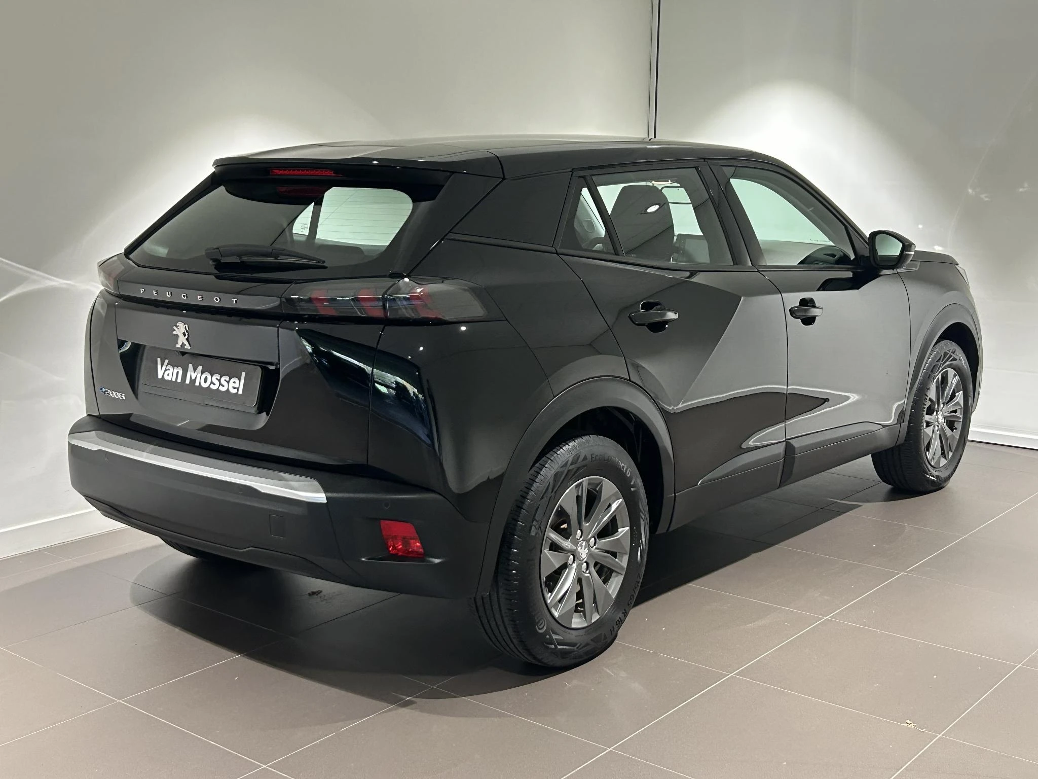 Peugeot-e-2008-image-3