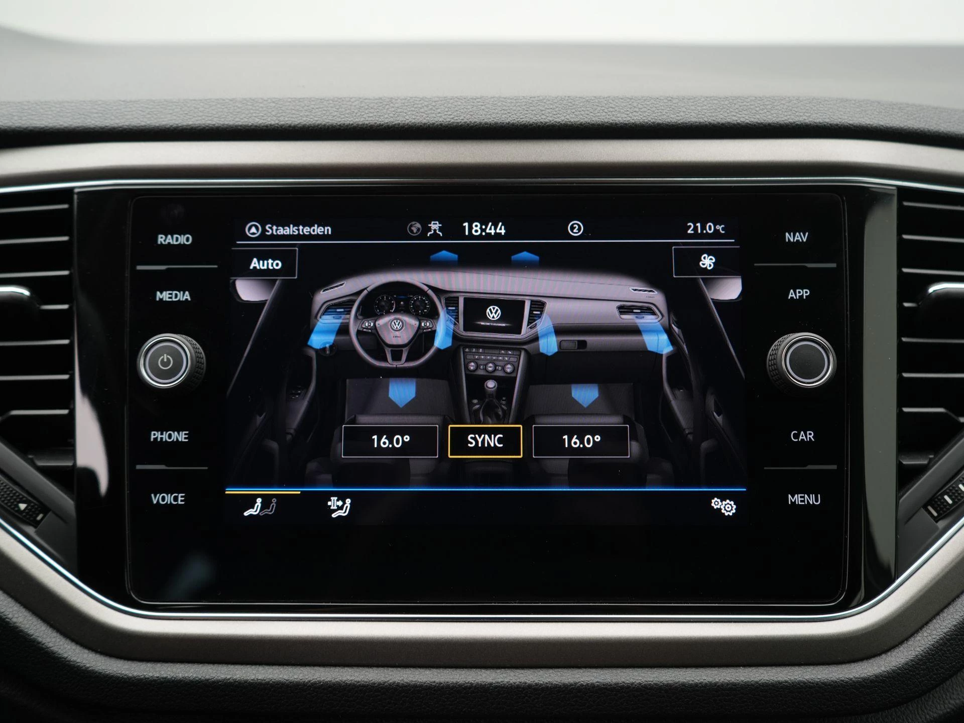 Volkswagen-T-Roc-image-17