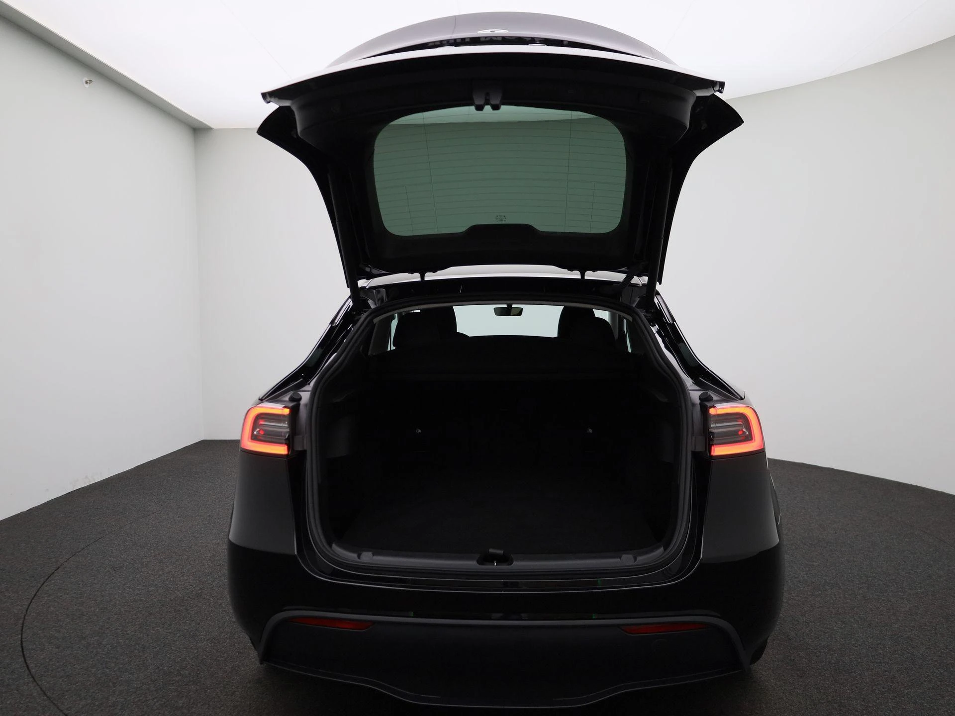 Tesla-Model Y-image-9