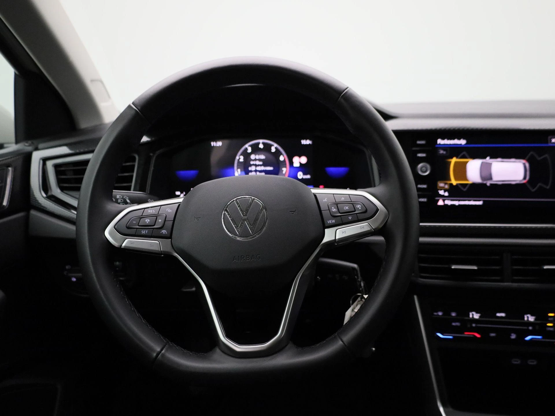 Volkswagen-Polo-image-6
