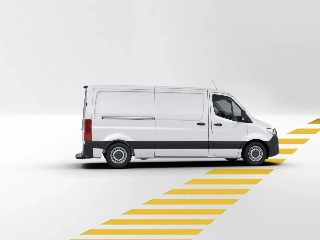 Mercedes-Benz-Sprinter 215-image-7
