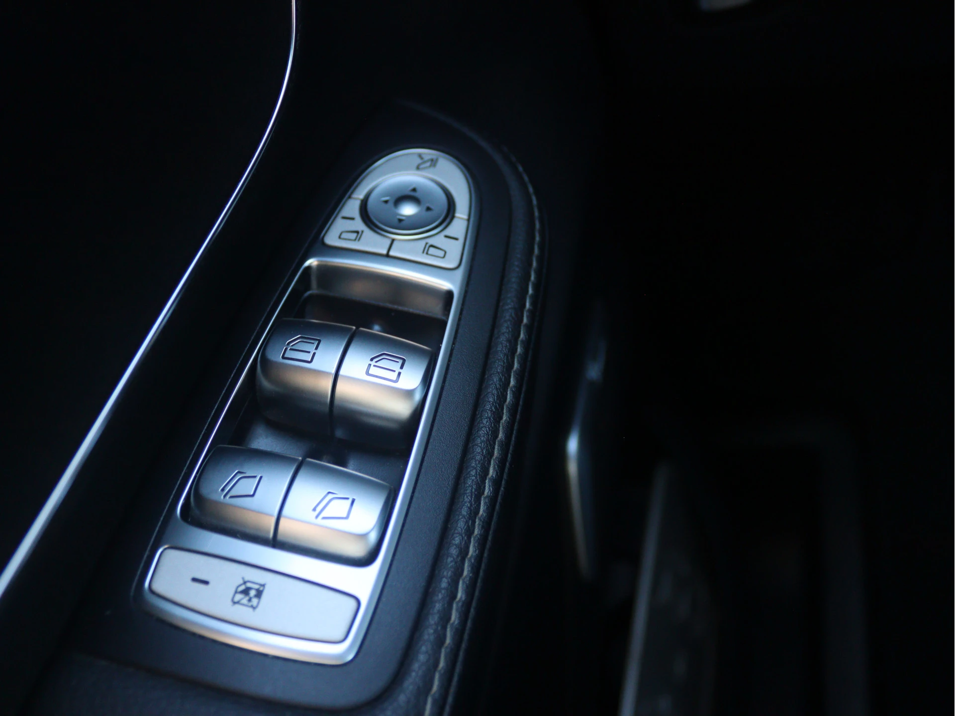 Mercedes-Benz-V-Klasse-image-4