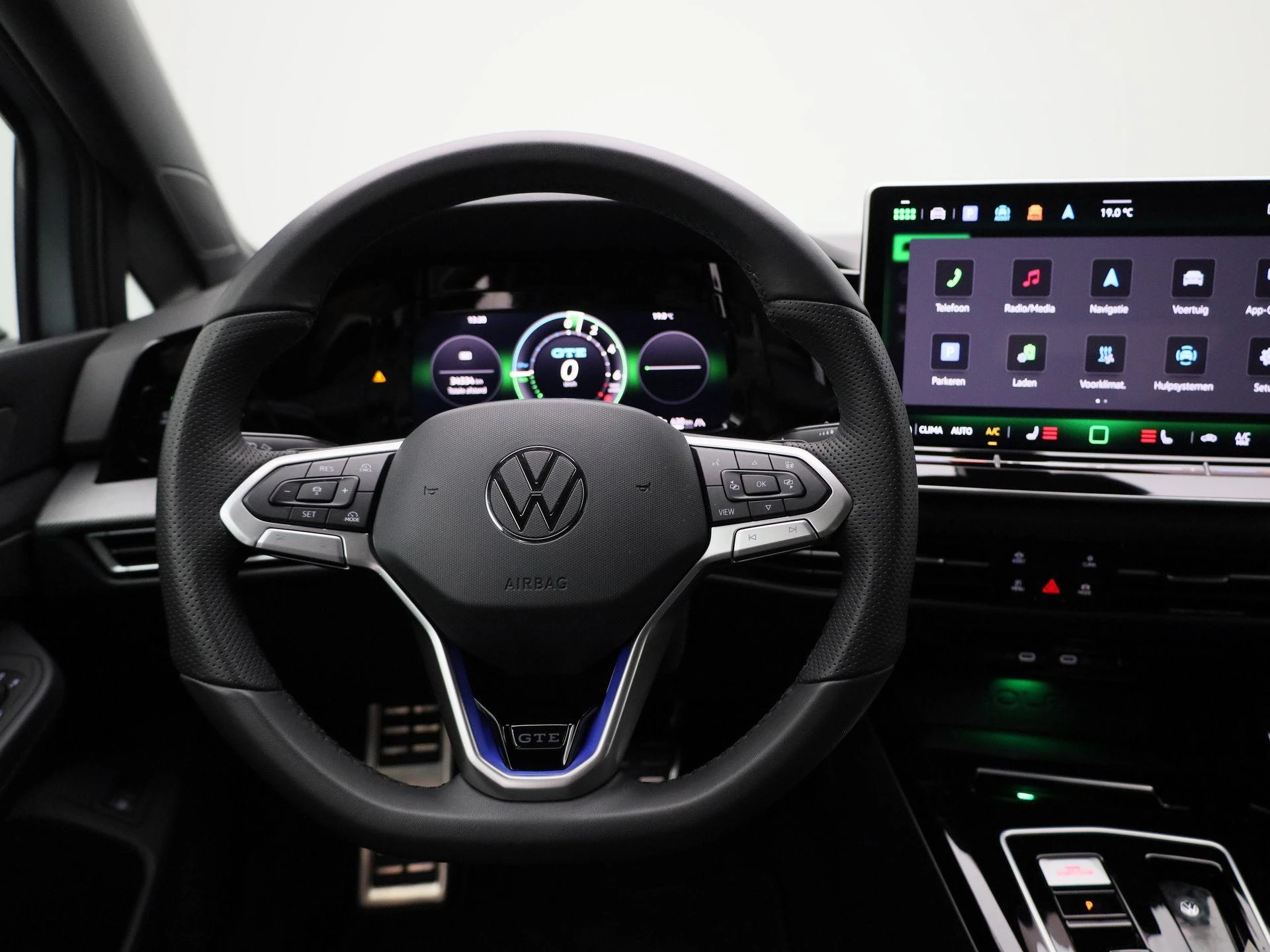 Volkswagen-Golf-image-6