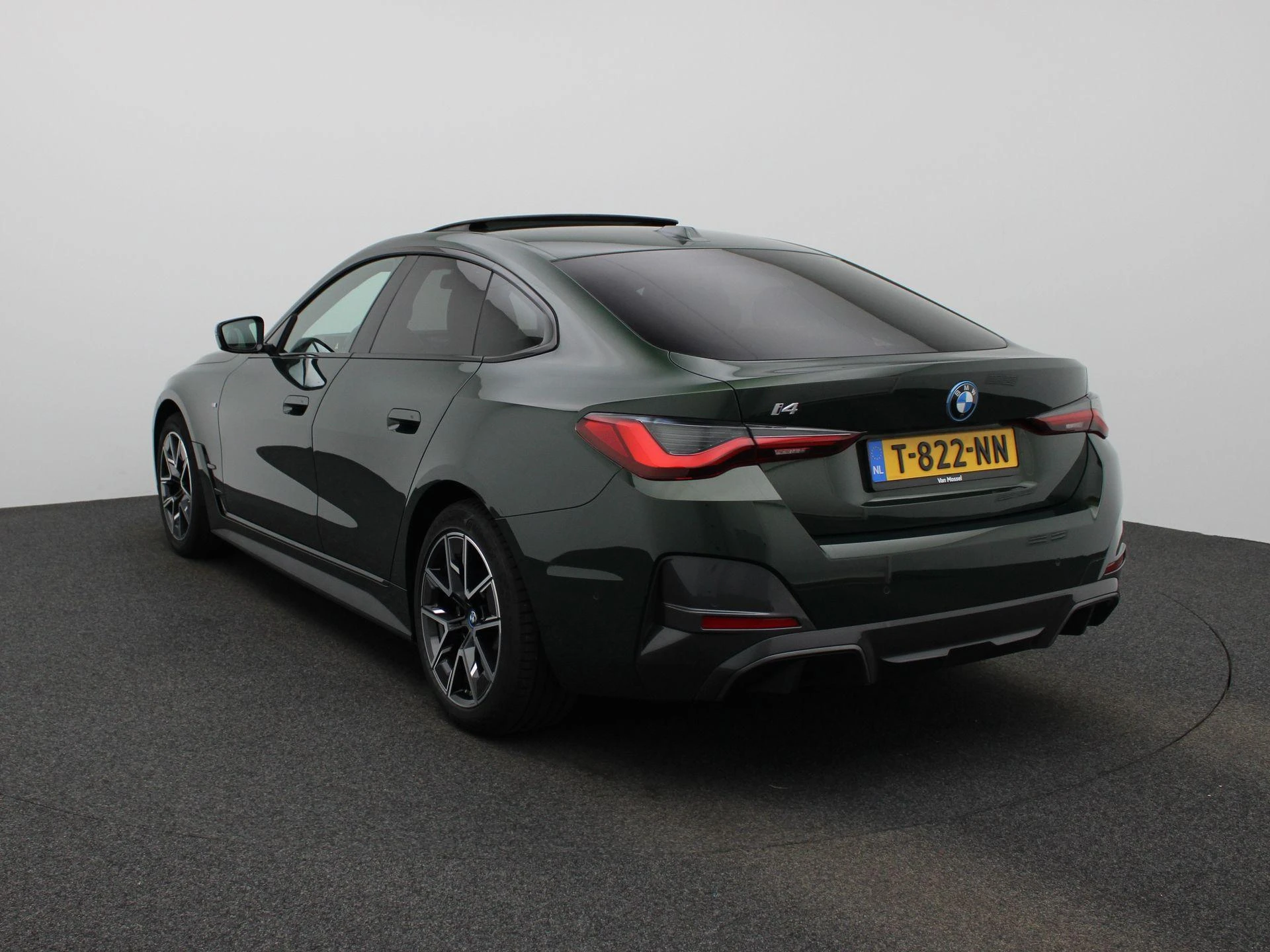 BMW-i4-image-1