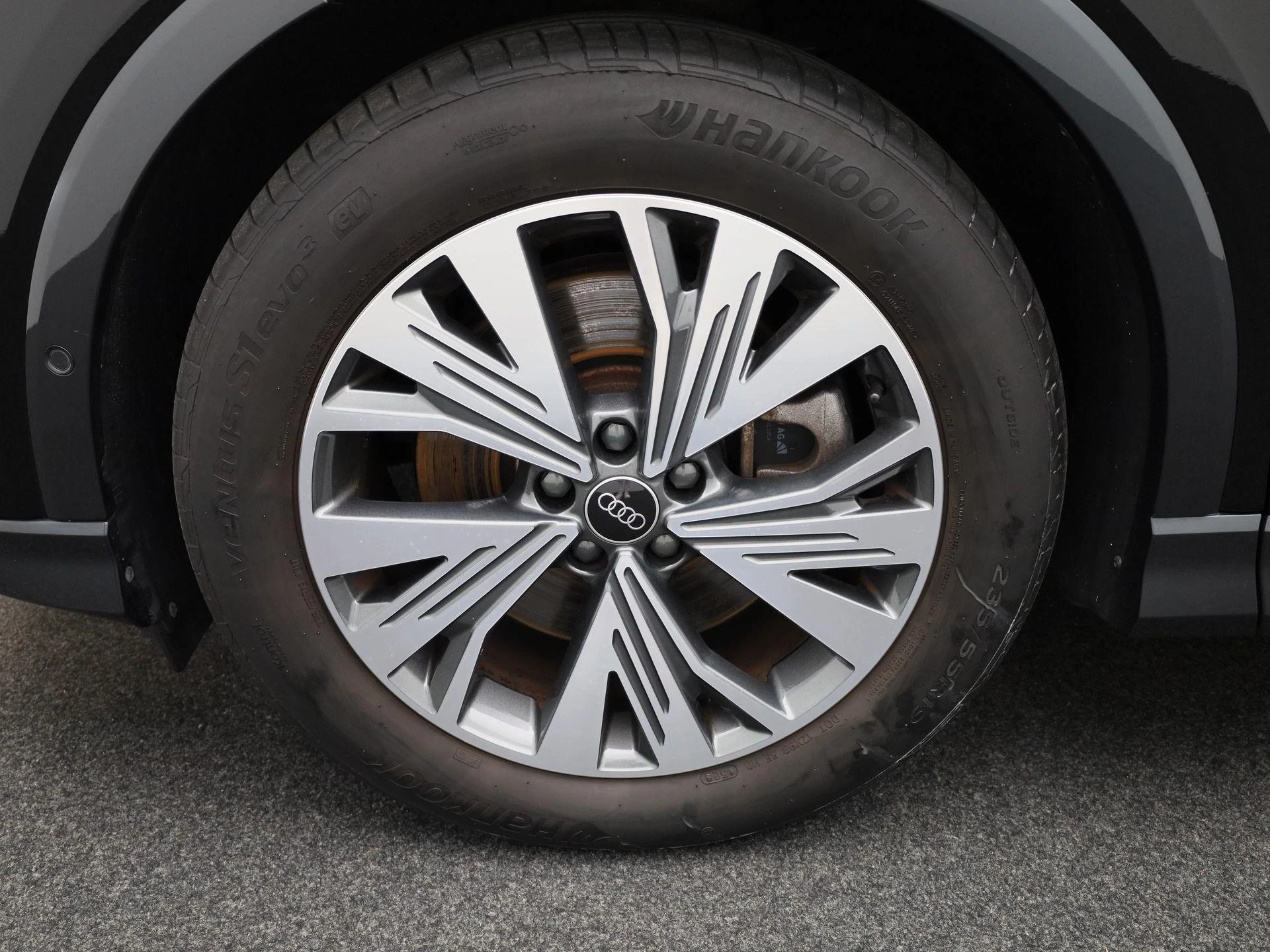 Audi-Q4 e-tron-image-13