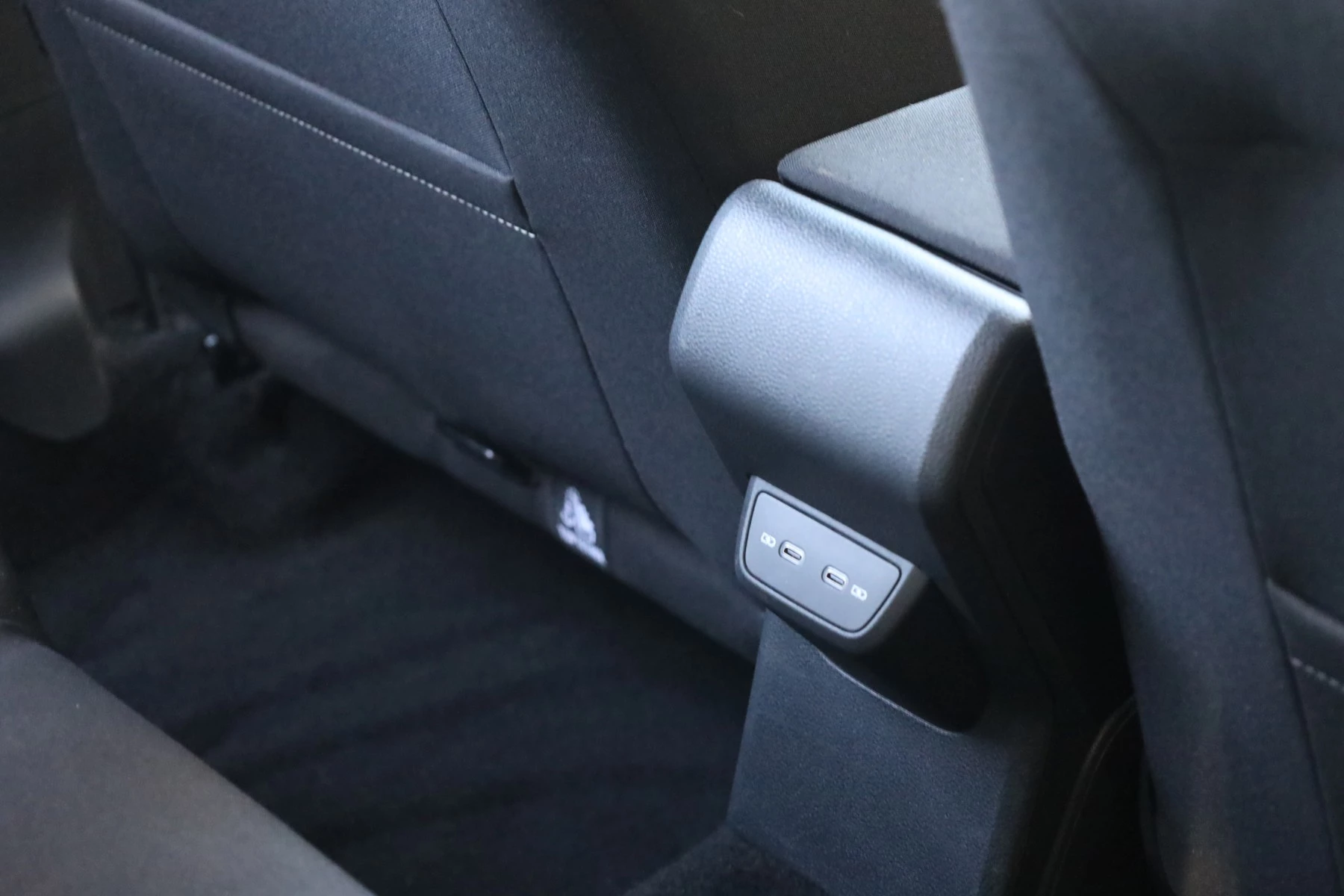 Volkswagen-Polo-image-9