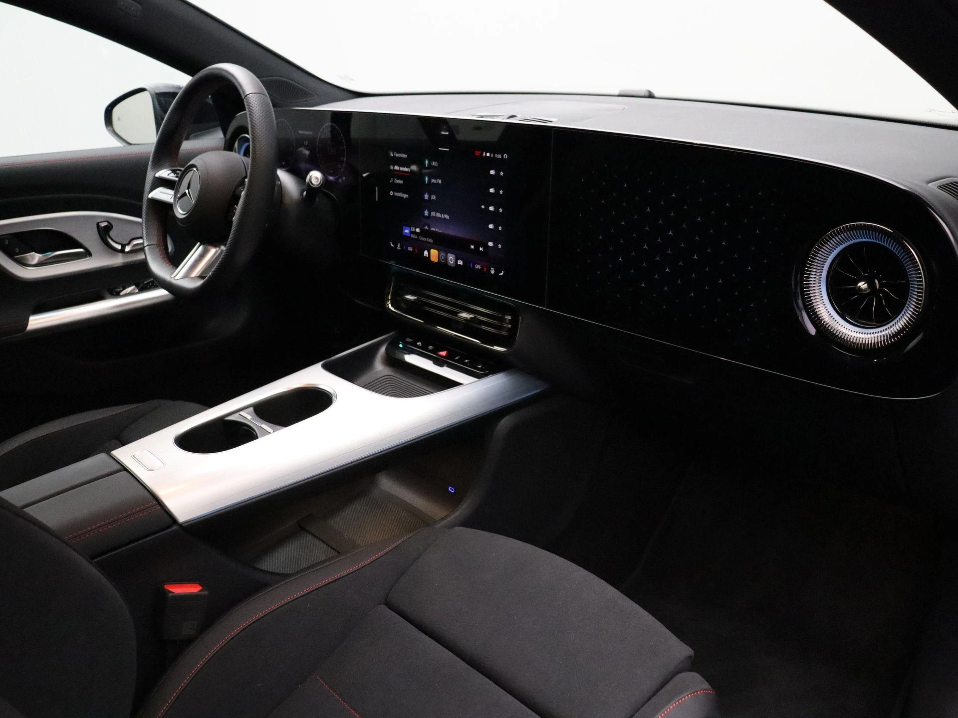 Mercedes-Benz-CLA-image-26