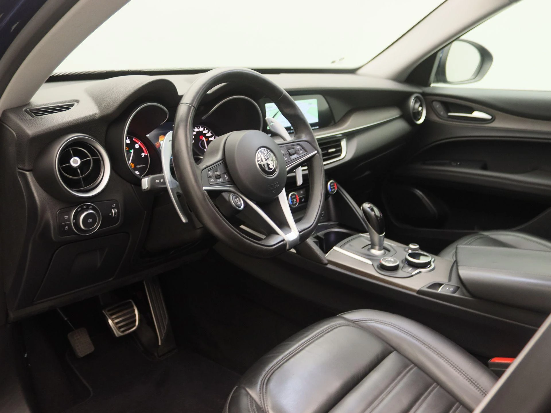 Alfa Romeo-Stelvio-image-25