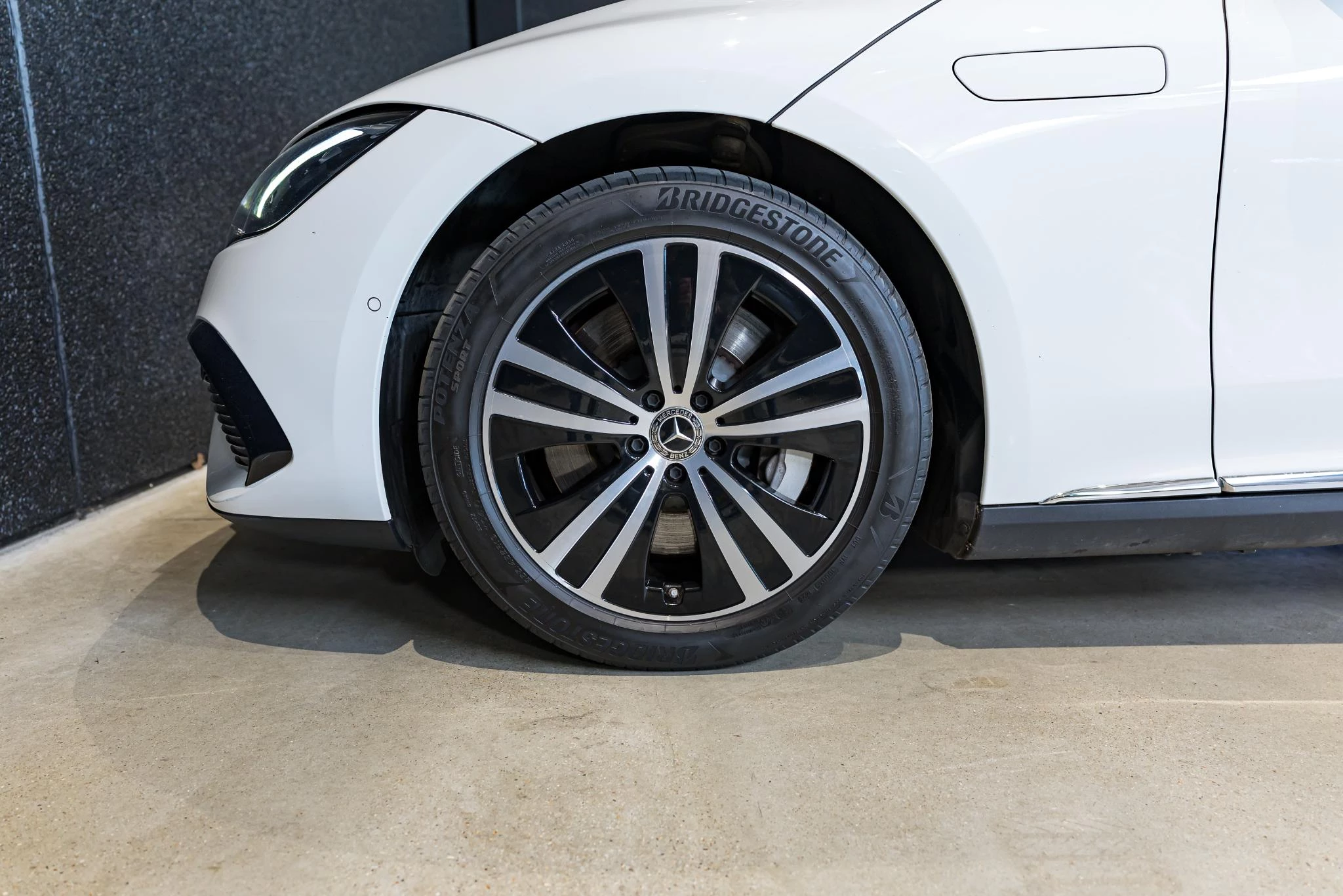 Mercedes-Benz-EQE-image-8