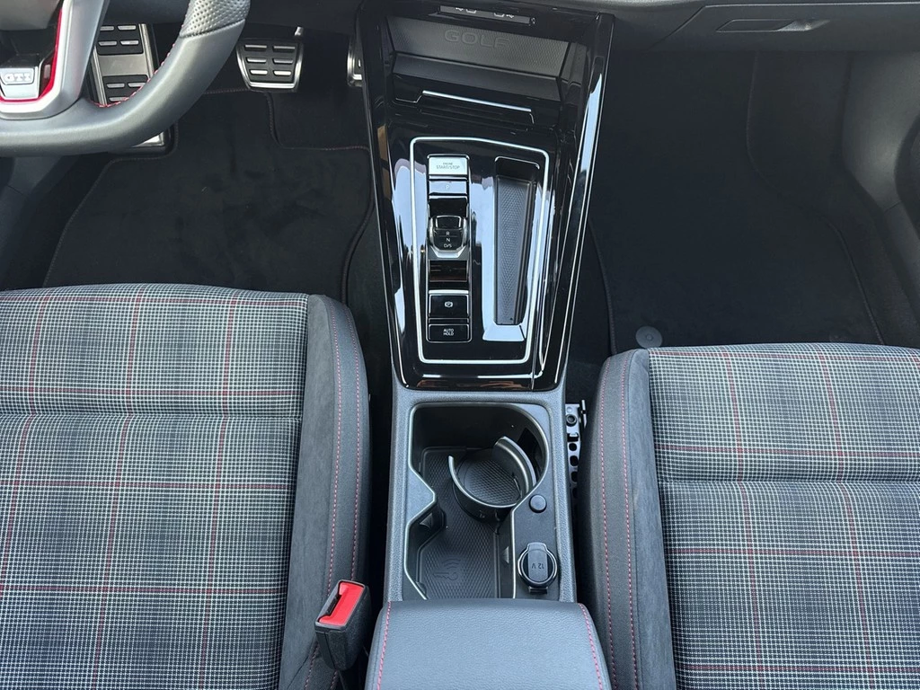 Volkswagen-Golf-image-8