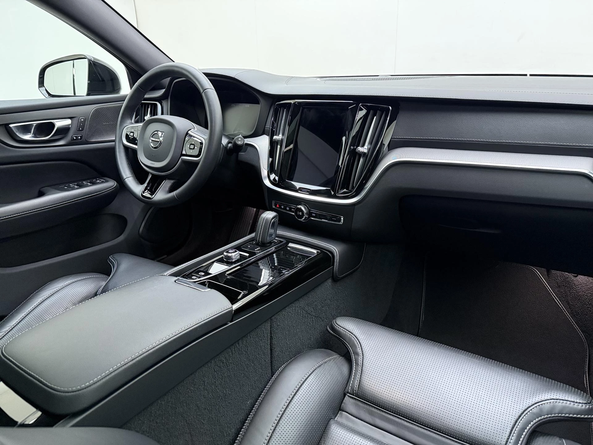 Volvo V60 2.0 T6 Plug-in hybrid AWD Essential Bright