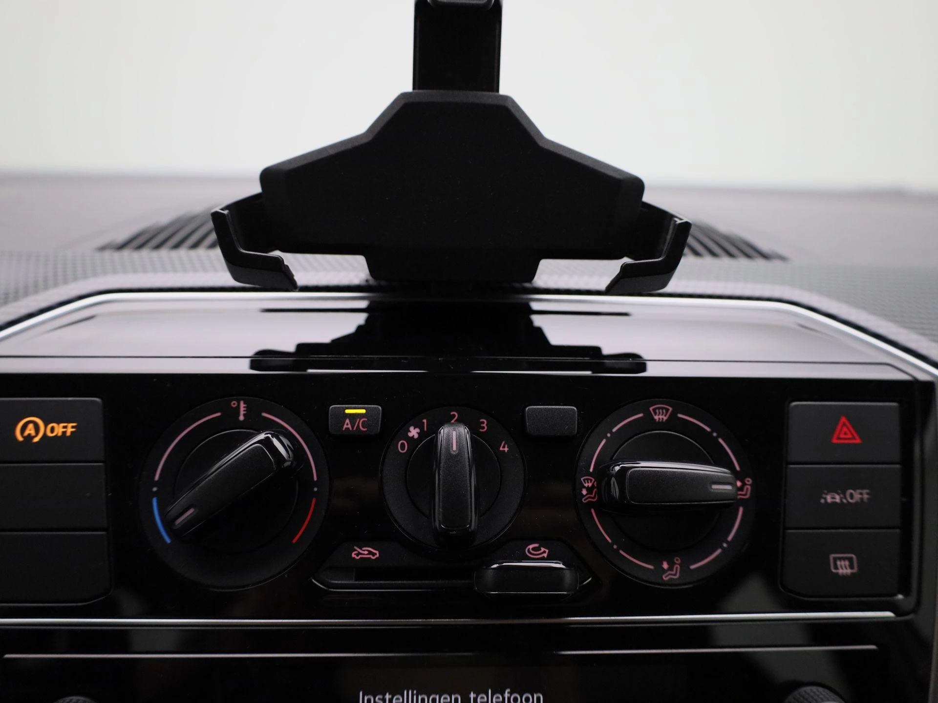 Volkswagen-up!-image-19