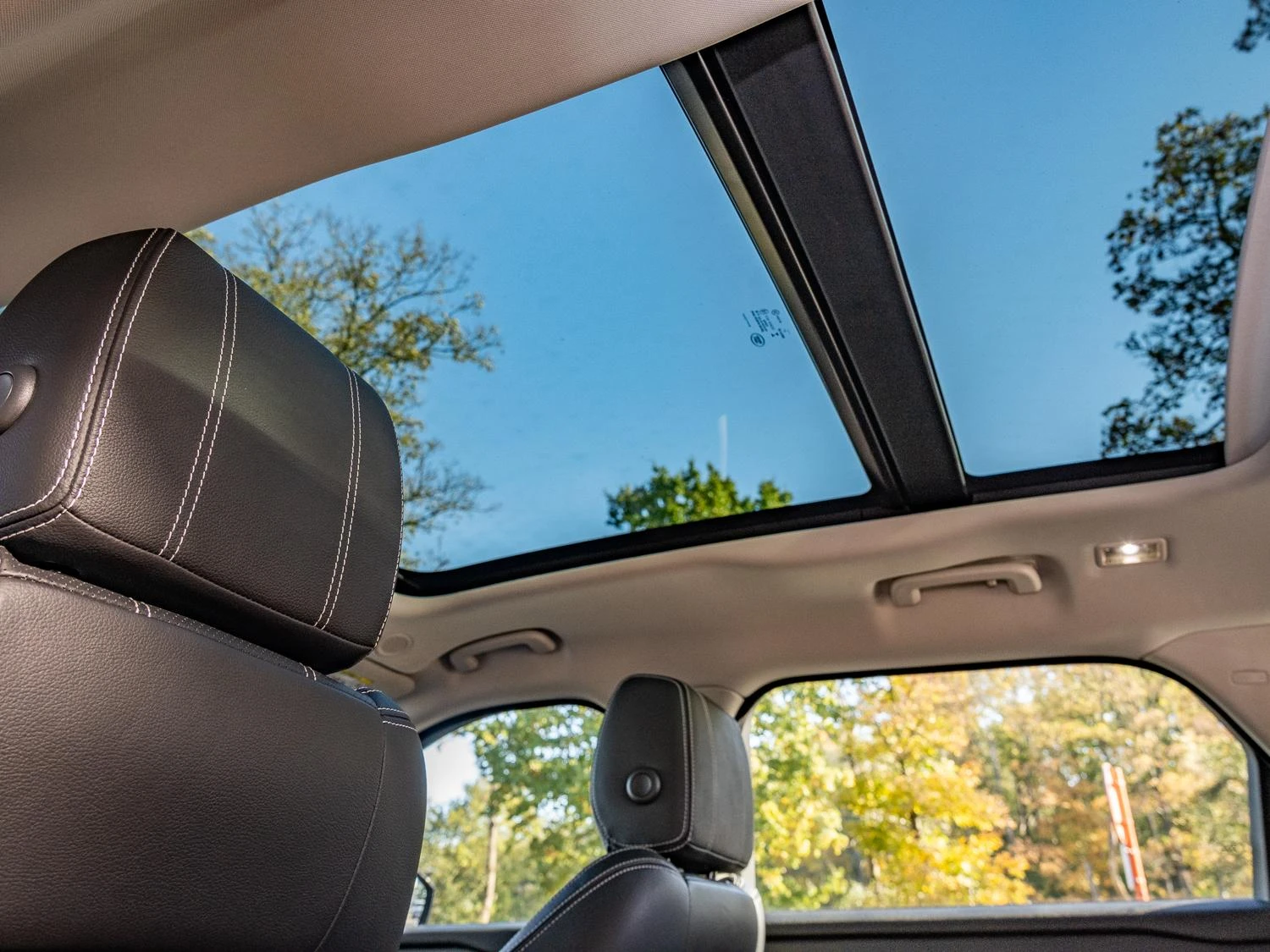 Land Rover-Range Rover Velar-image-21