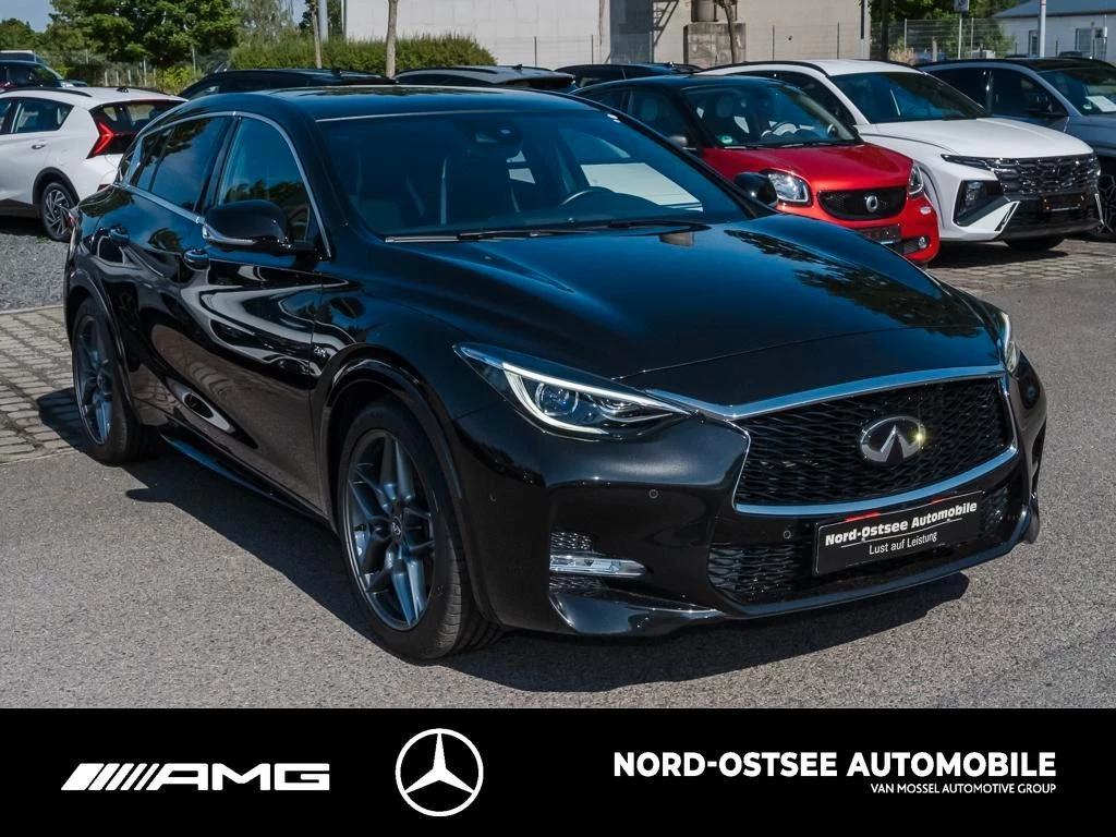 Infiniti Q30 2.0t SPORT AWD TEMPOMAT LED SHZ
