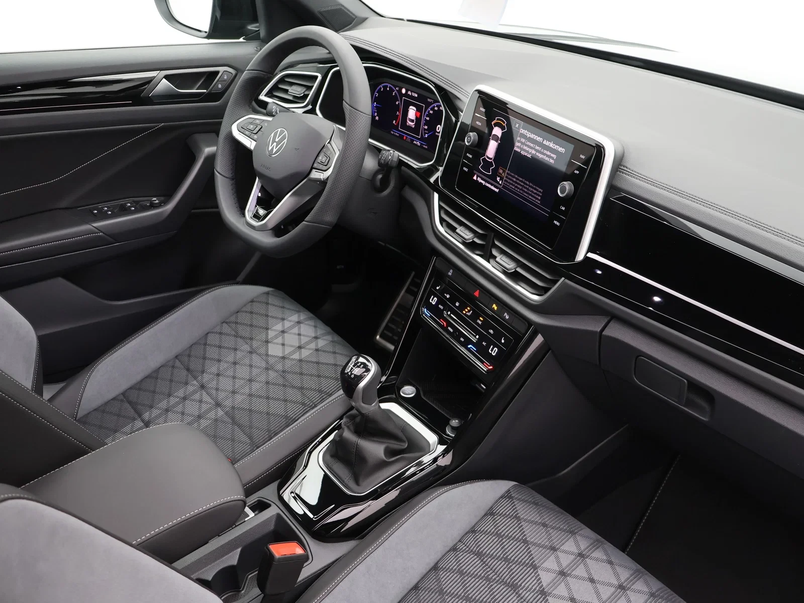 Volkswagen-T-Roc-image-2