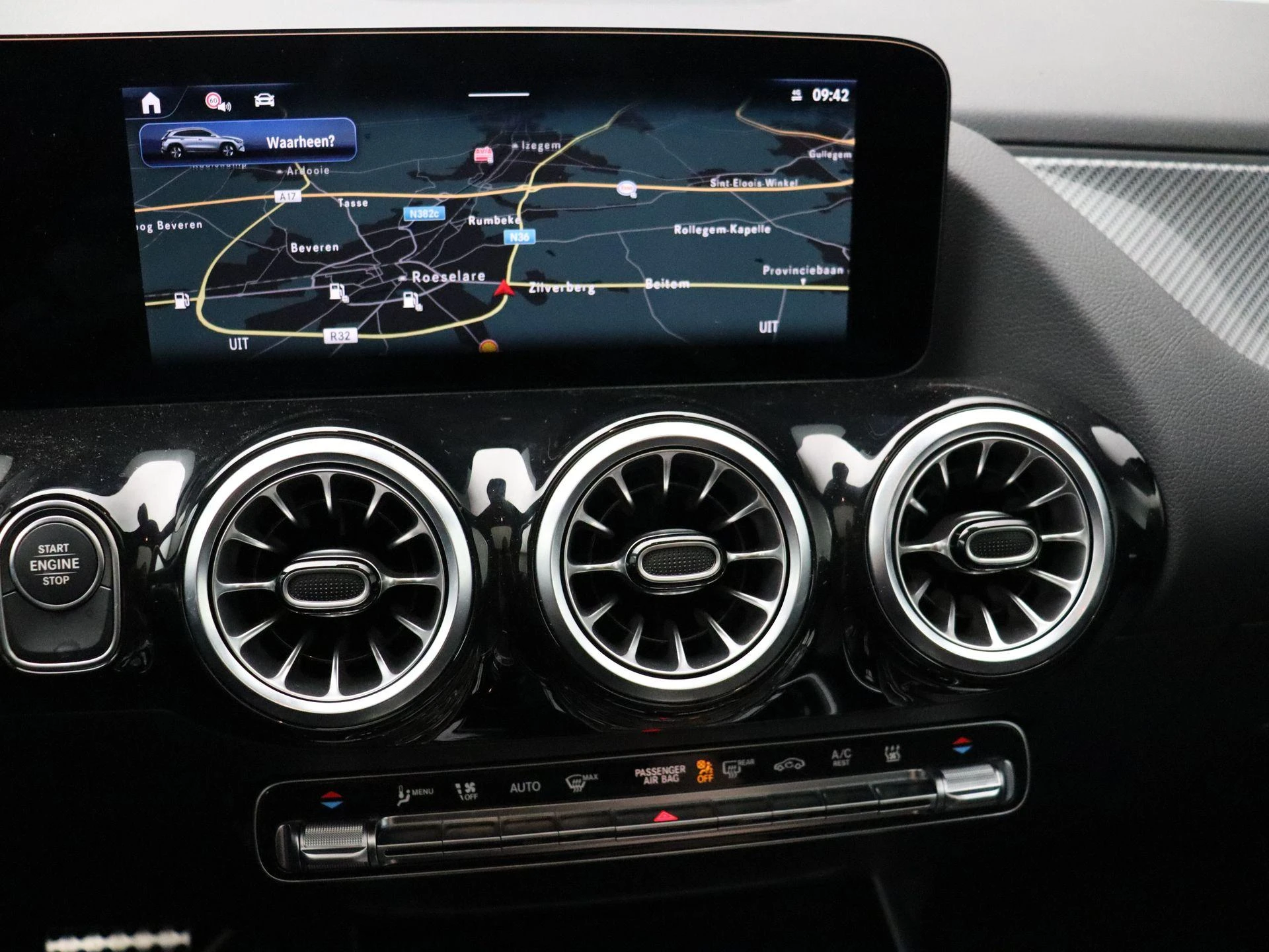 Mercedes-Benz-GLA-image-21