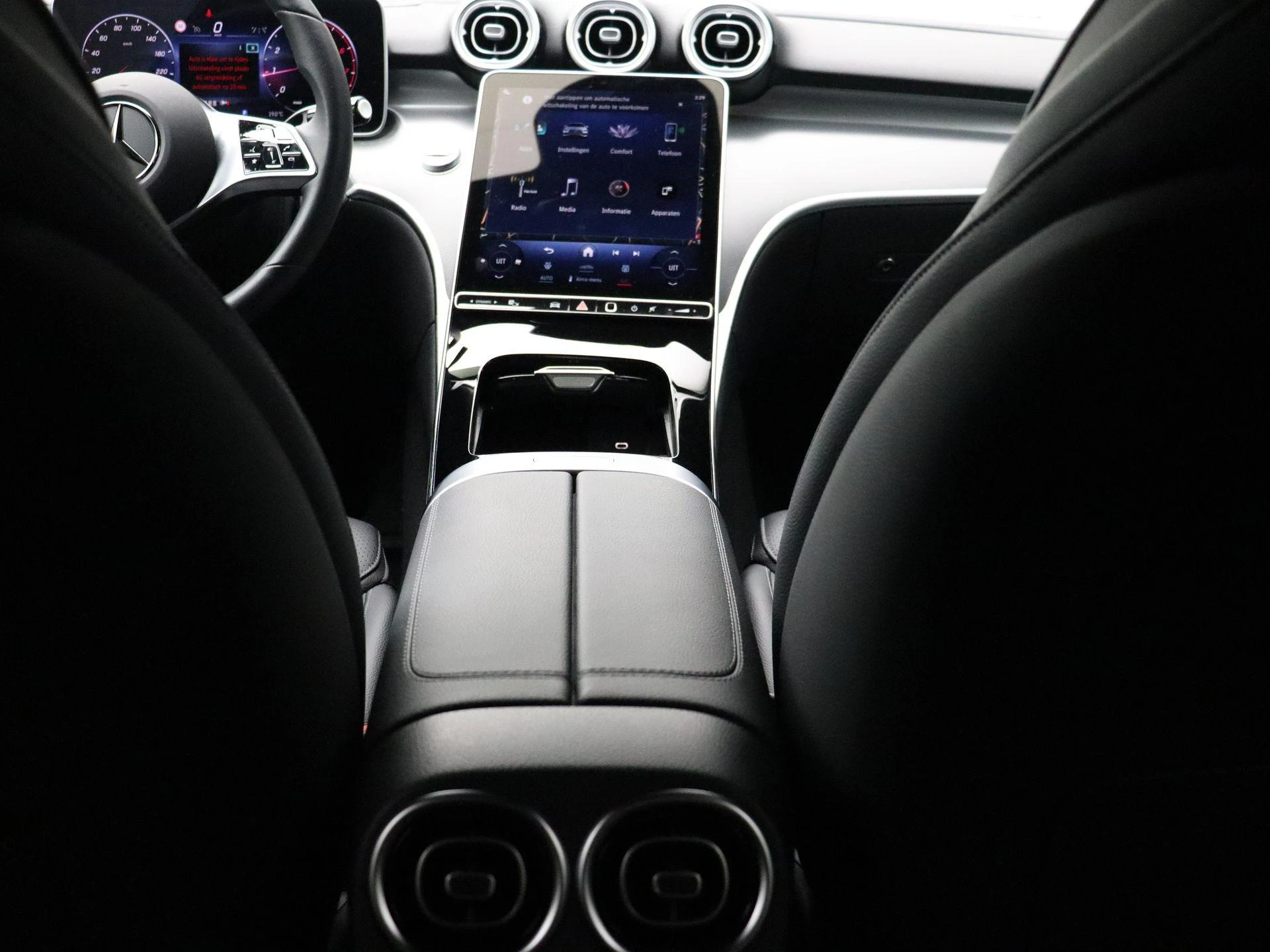 Mercedes-Benz-C-Klasse-image-22