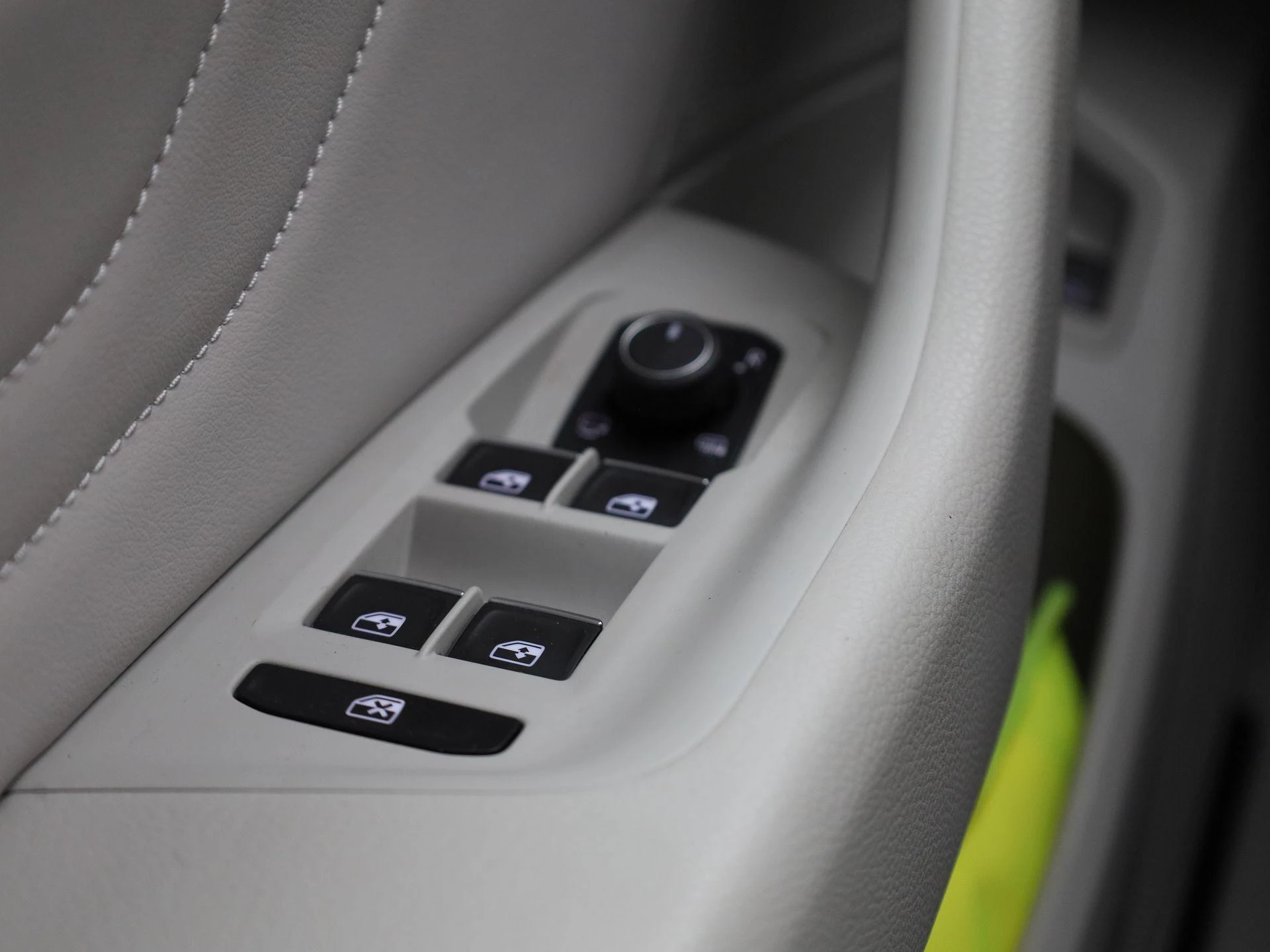 Volkswagen-Passat-image-31