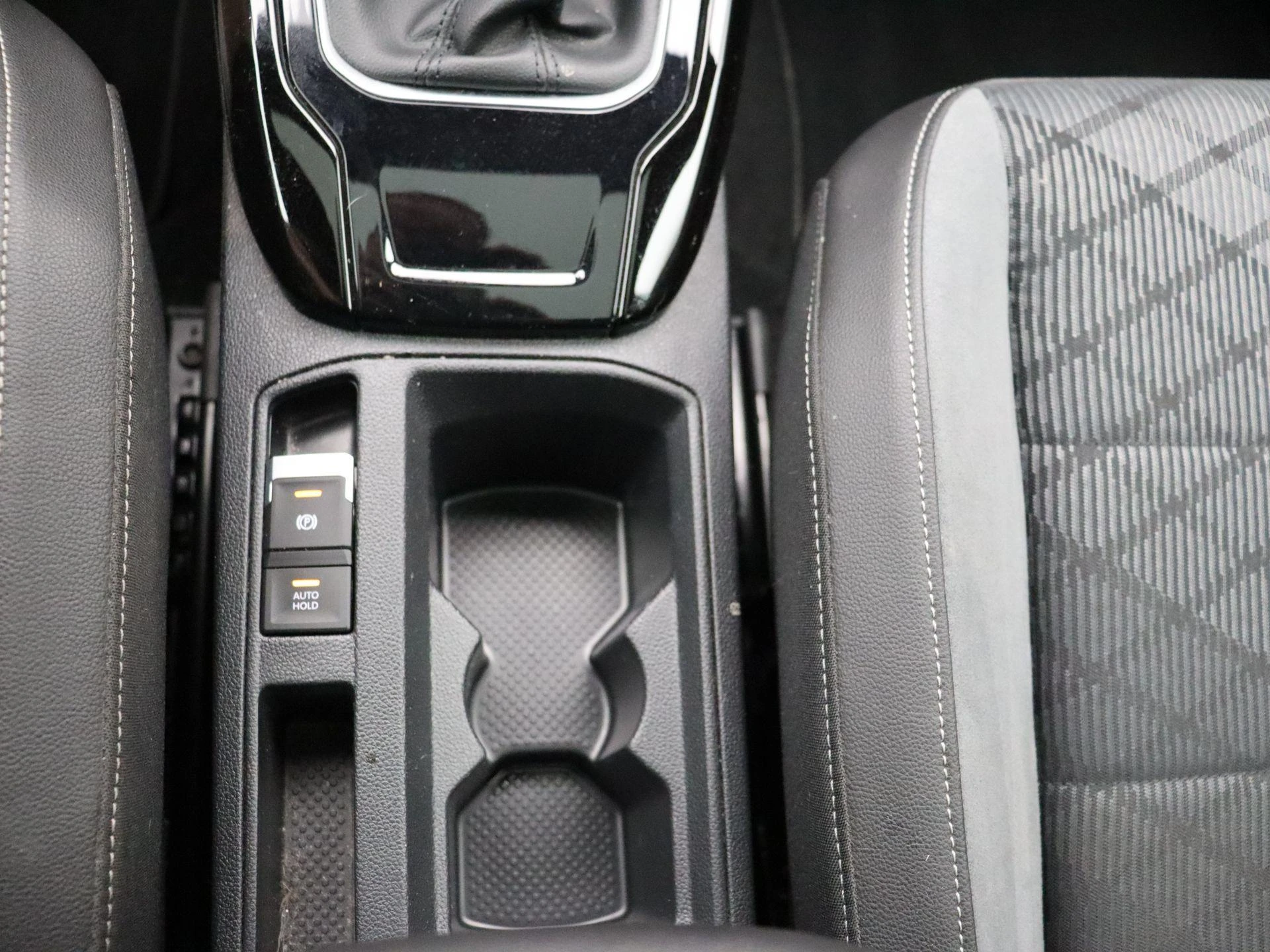 Volkswagen-T-Roc-image-20