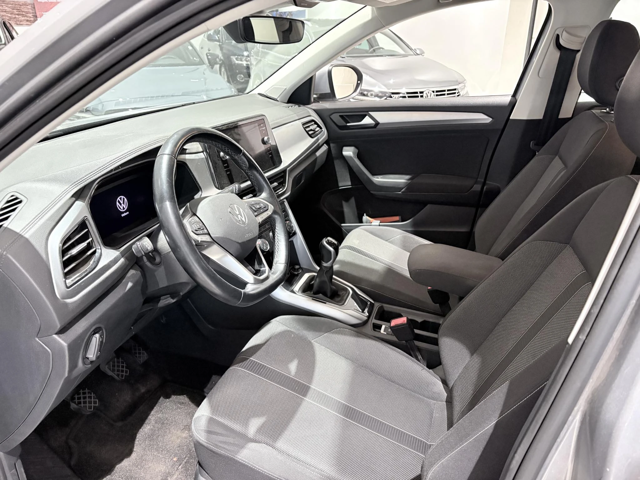 Volkswagen-T-Roc-image-9